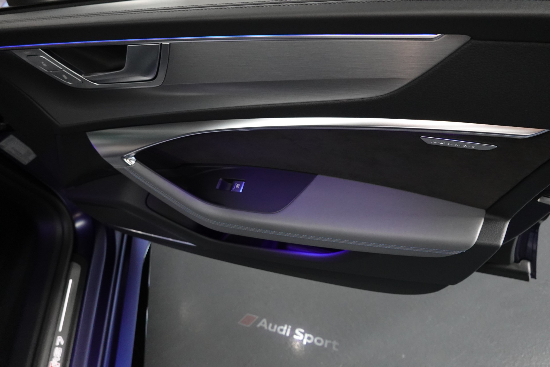 AUDI RS7 SPORTBACK MHEV CH-FZ EXCLUSIVE MATT. AB WERK-image-57