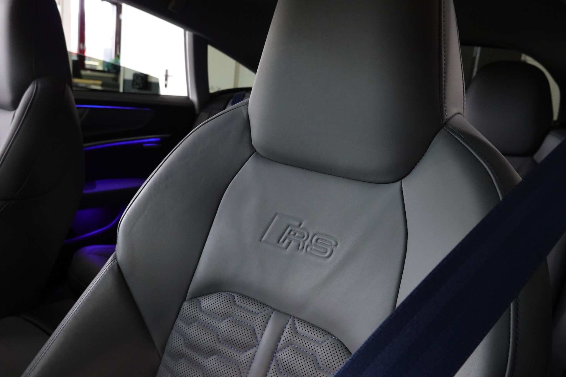 AUDI RS7 SPORTBACK MHEV CH-FZ EXCLUSIVE MATT. AB WERK-image-40