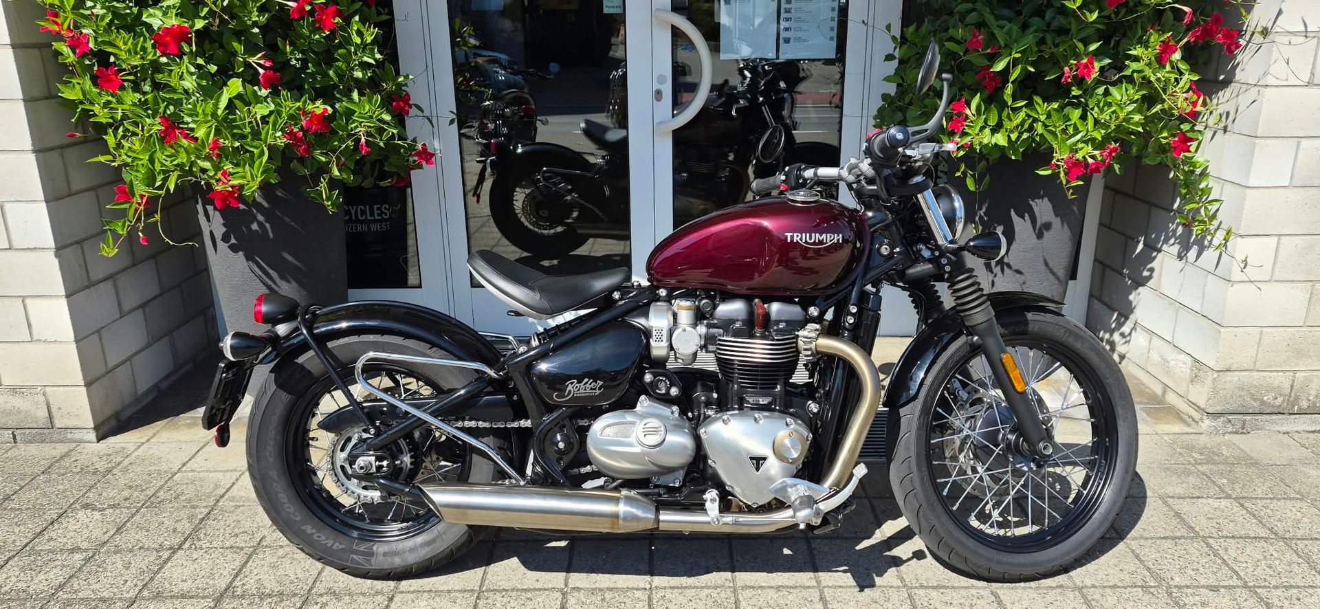 TRIUMPH Bonneville 1200 Bobber ABS-showroom-element-1