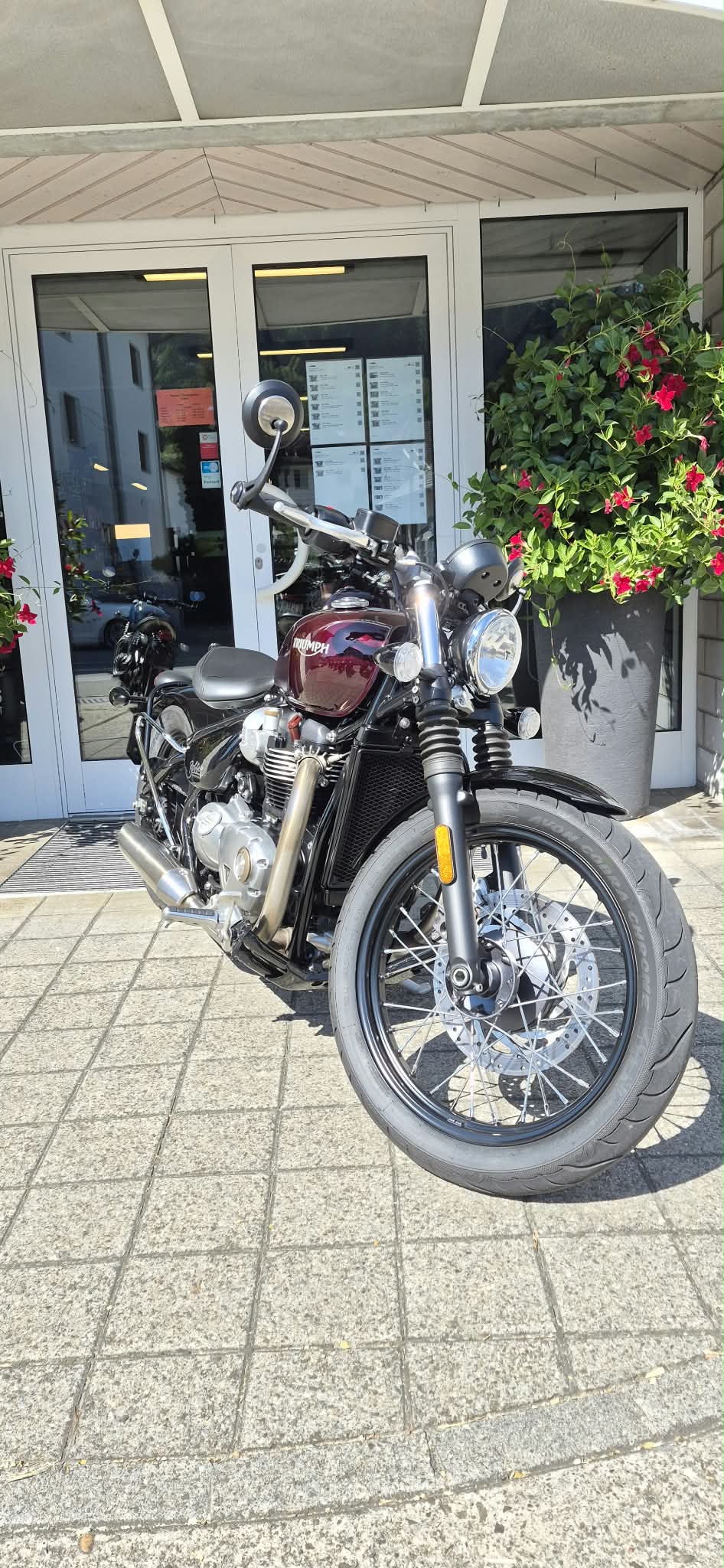 TRIUMPH Bonneville 1200 Bobber ABS-showroom-element-3