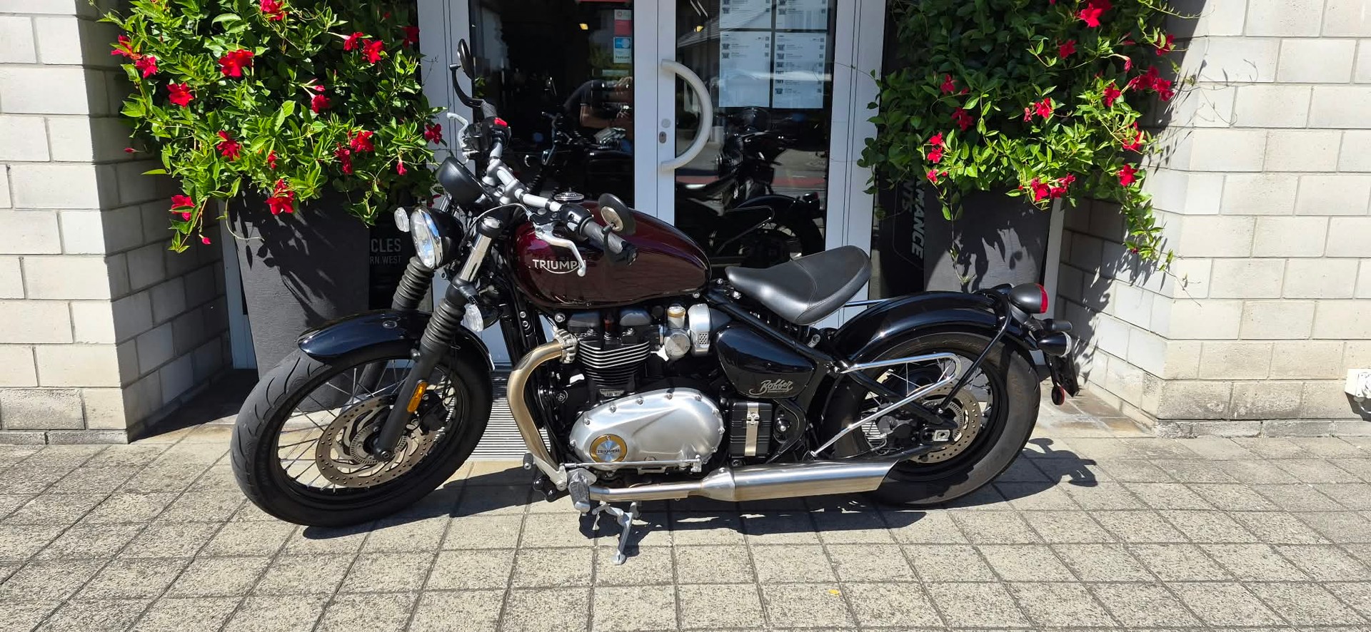 TRIUMPH Bonneville 1200 Bobber ABS-showroom-element-2