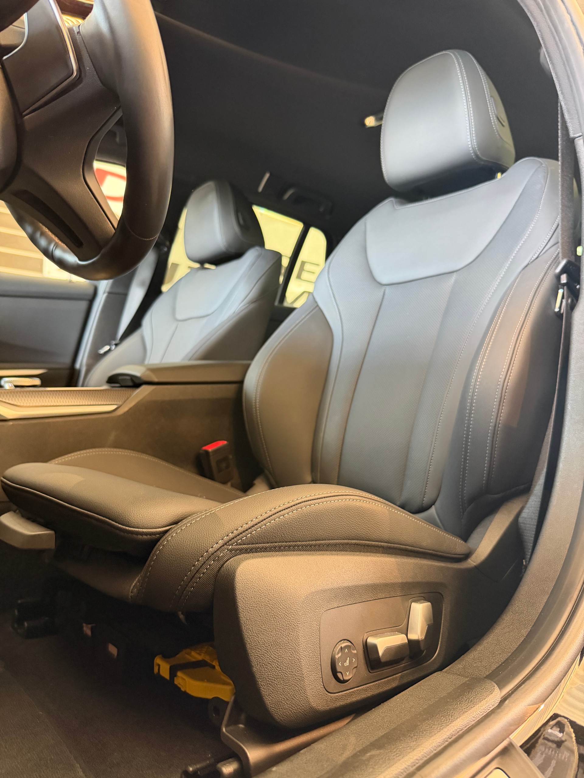 BMW 320d xDrive SAG Touring-image-6