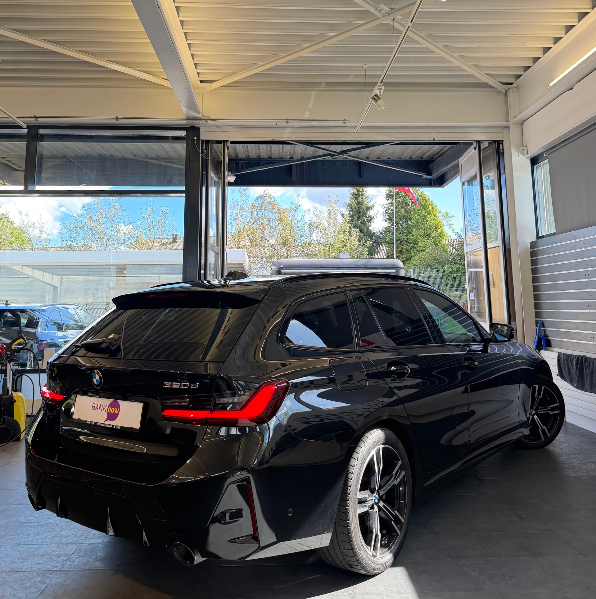 BMW 320d xDrive SAG Touring-image-4
