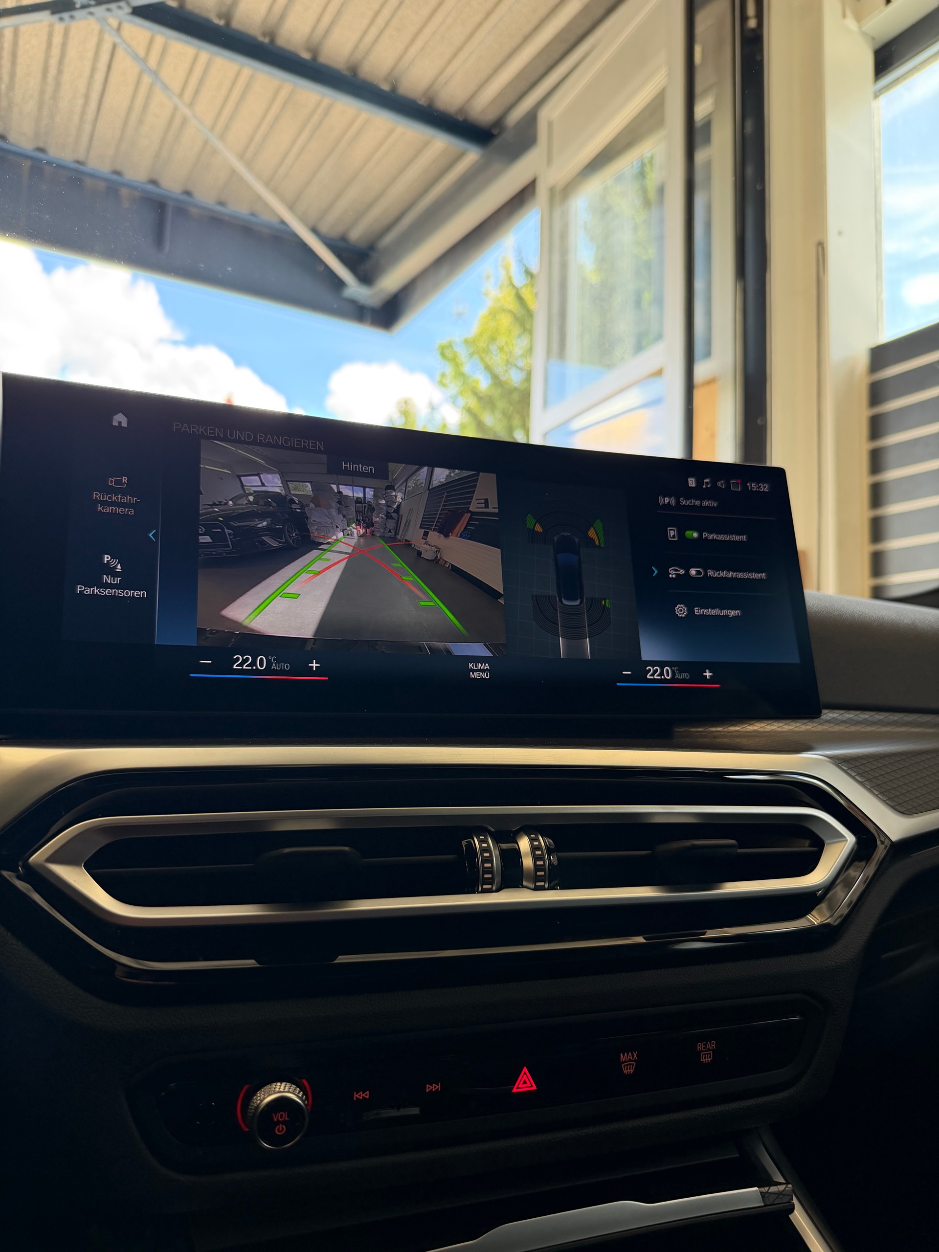 BMW 320d xDrive SAG Touring-image-12