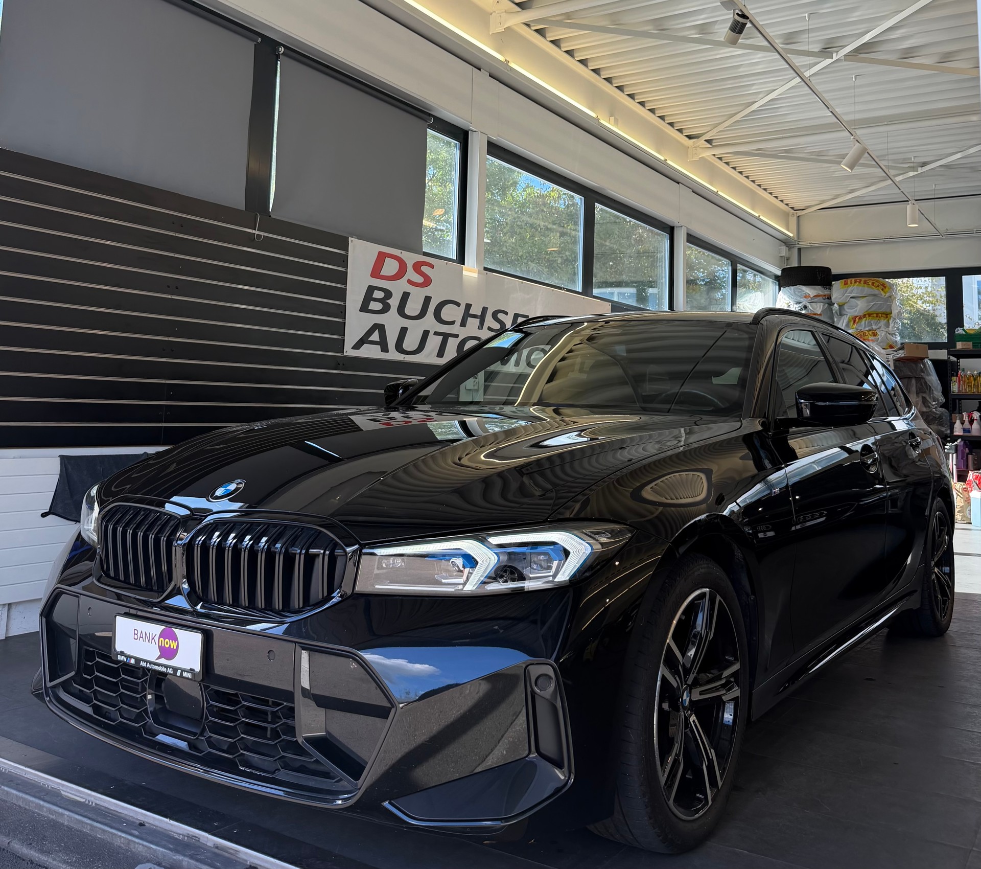 BMW 320d xDrive SAG Touring-image-1