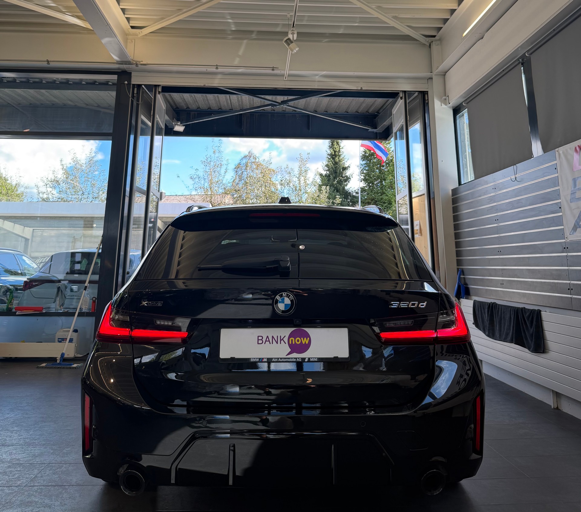 BMW 320d xDrive SAG Touring-image-5