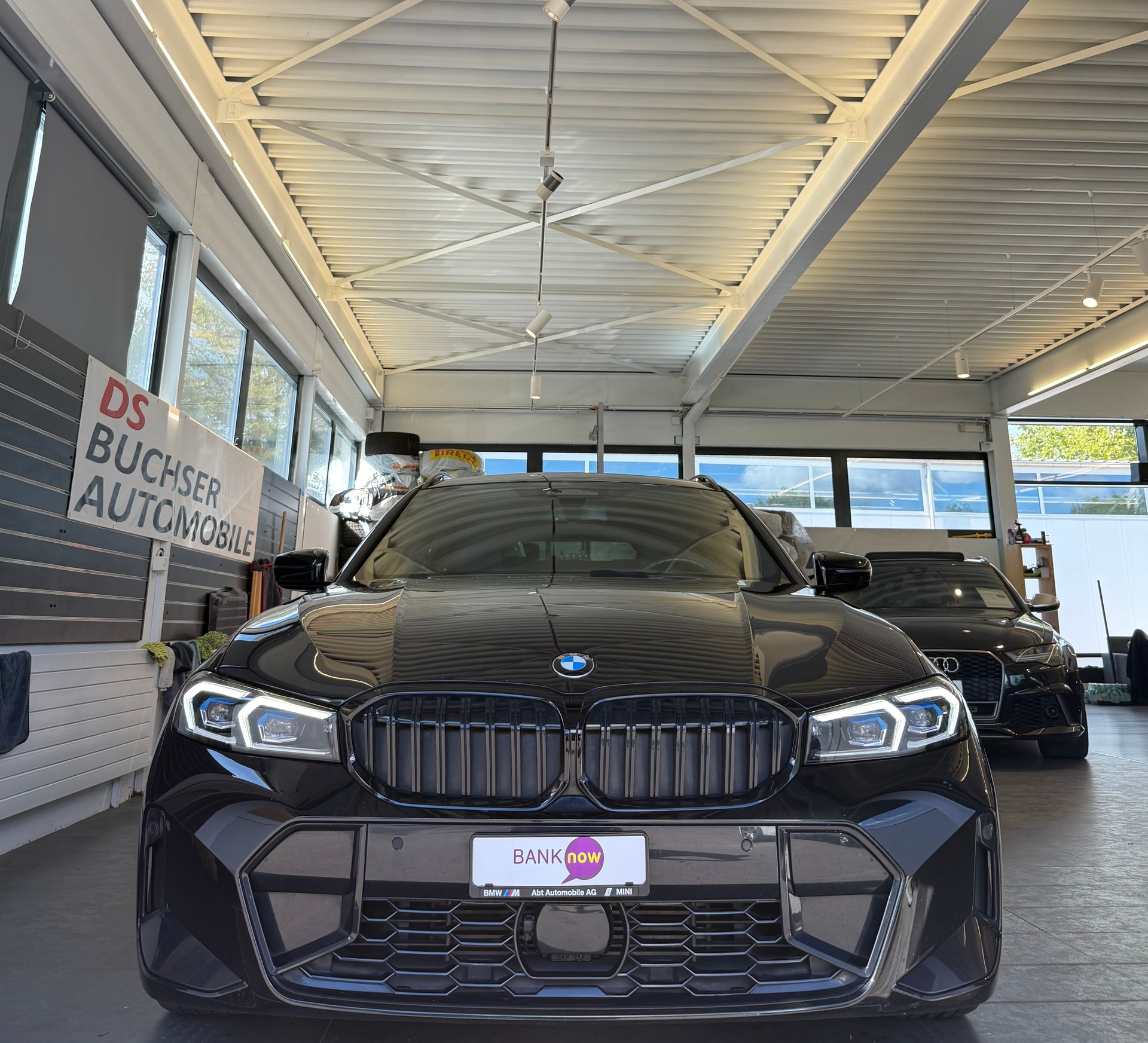 BMW 320d xDrive SAG Touring-image-2