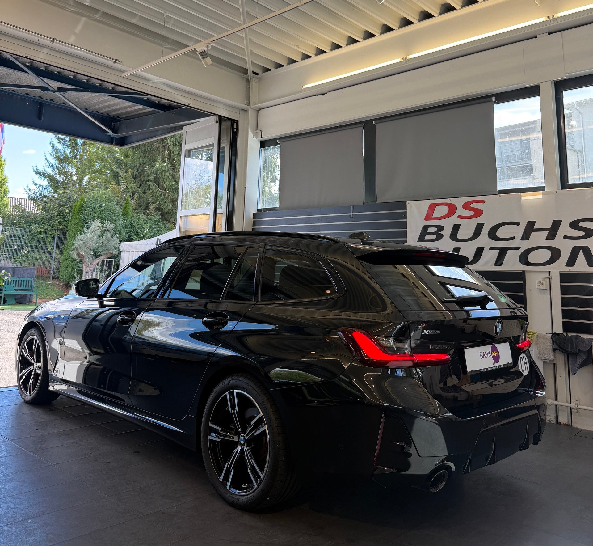 BMW 320d xDrive SAG Touring-image-3