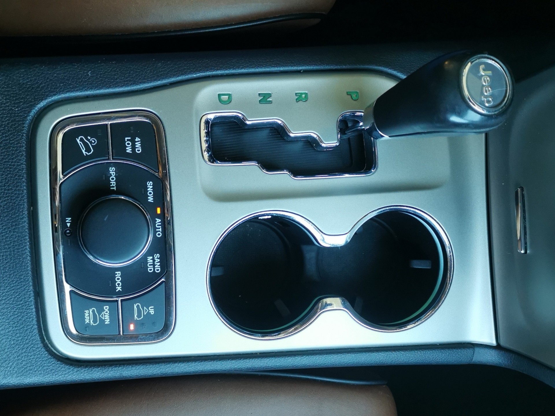 JEEP Grand Cherokee 3.0 CRD Overland Automatic-image-19
