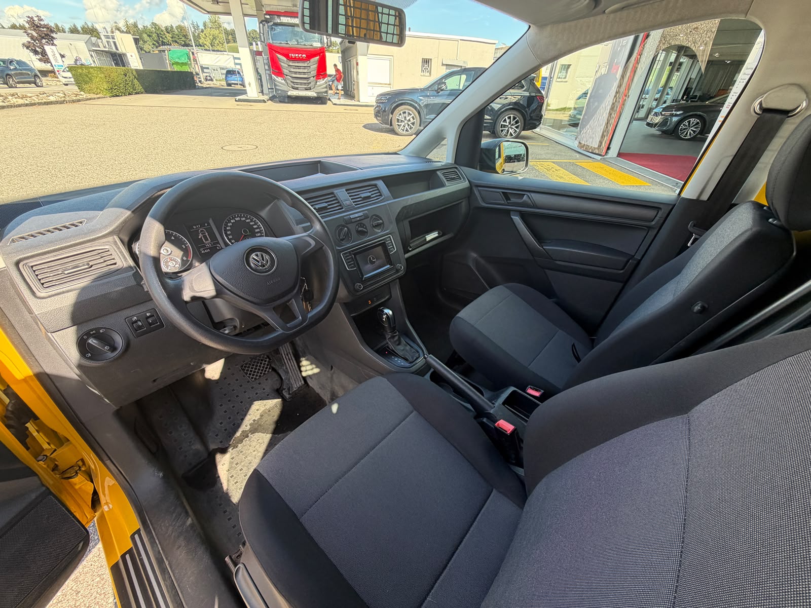 VW Caddy 2.0TDI 4Motion BlueMotion Technology-image-10