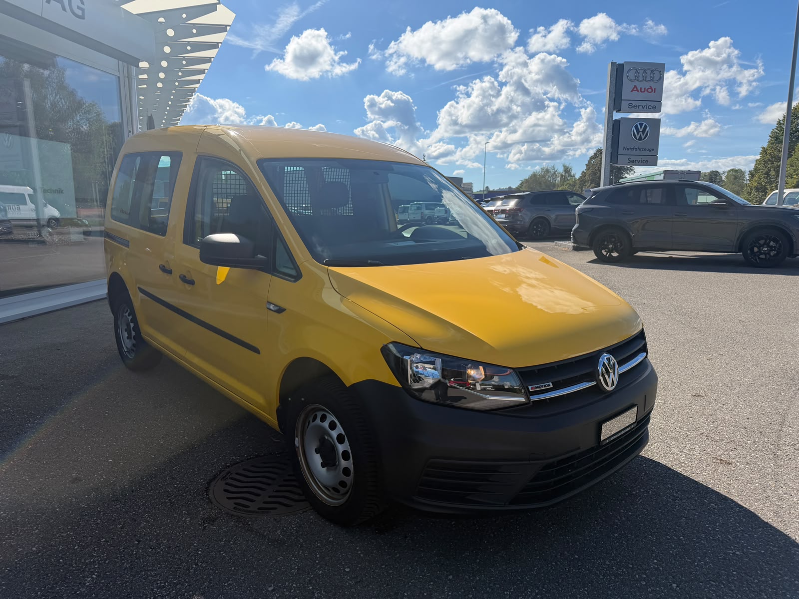 VW Caddy 2.0TDI 4Motion BlueMotion Technology-image-6