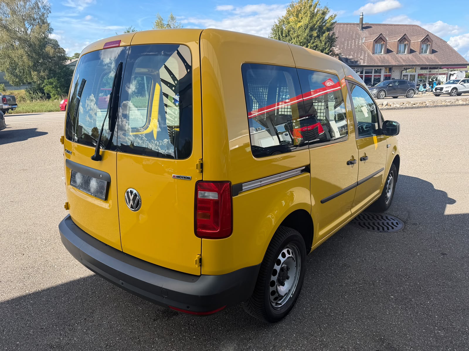 VW Caddy 2.0TDI 4Motion BlueMotion Technology-image-4