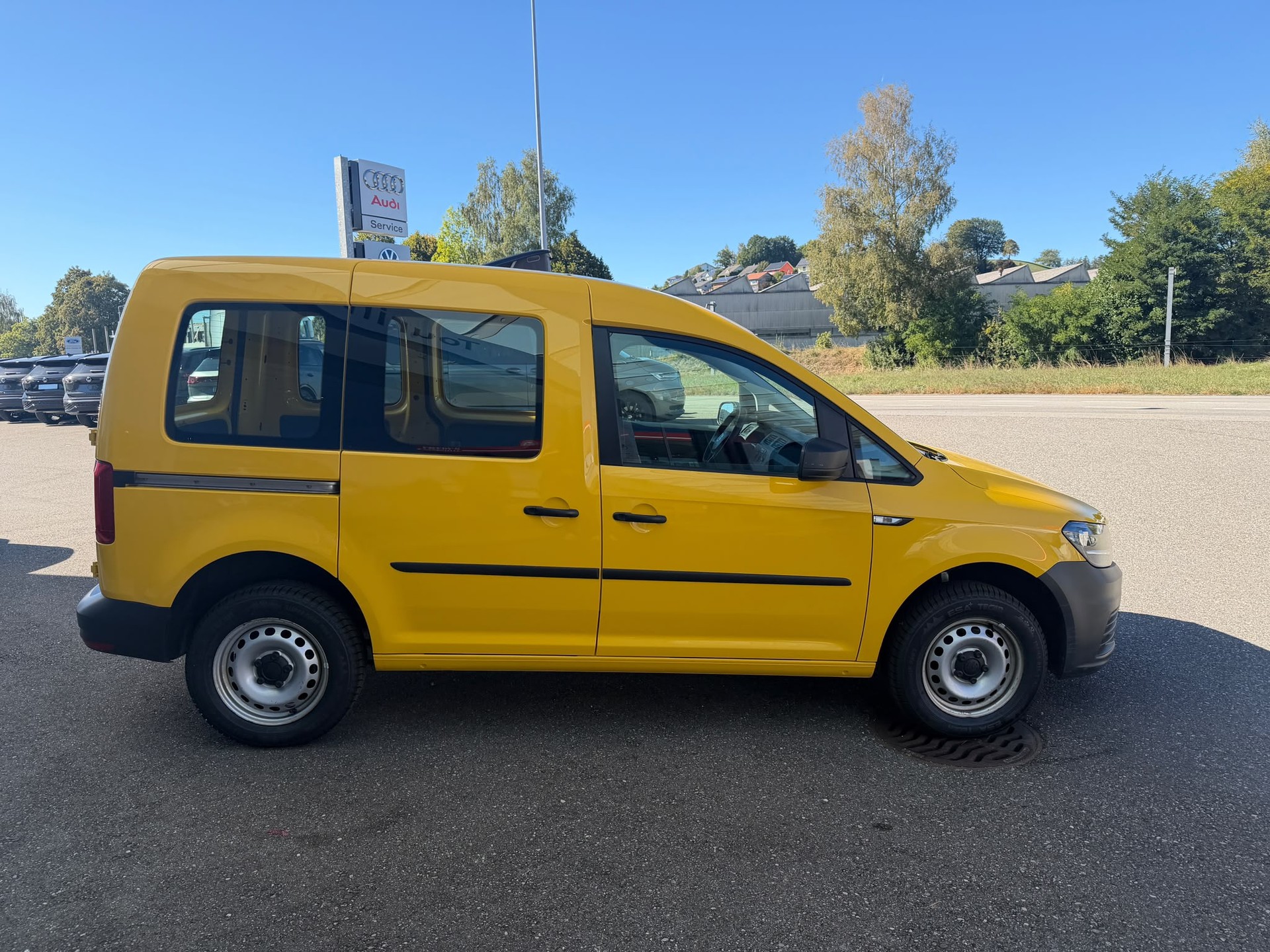 VW Caddy 2.0TDI 4Motion BlueMotion Technology 4x4 Handschaltung-image-5