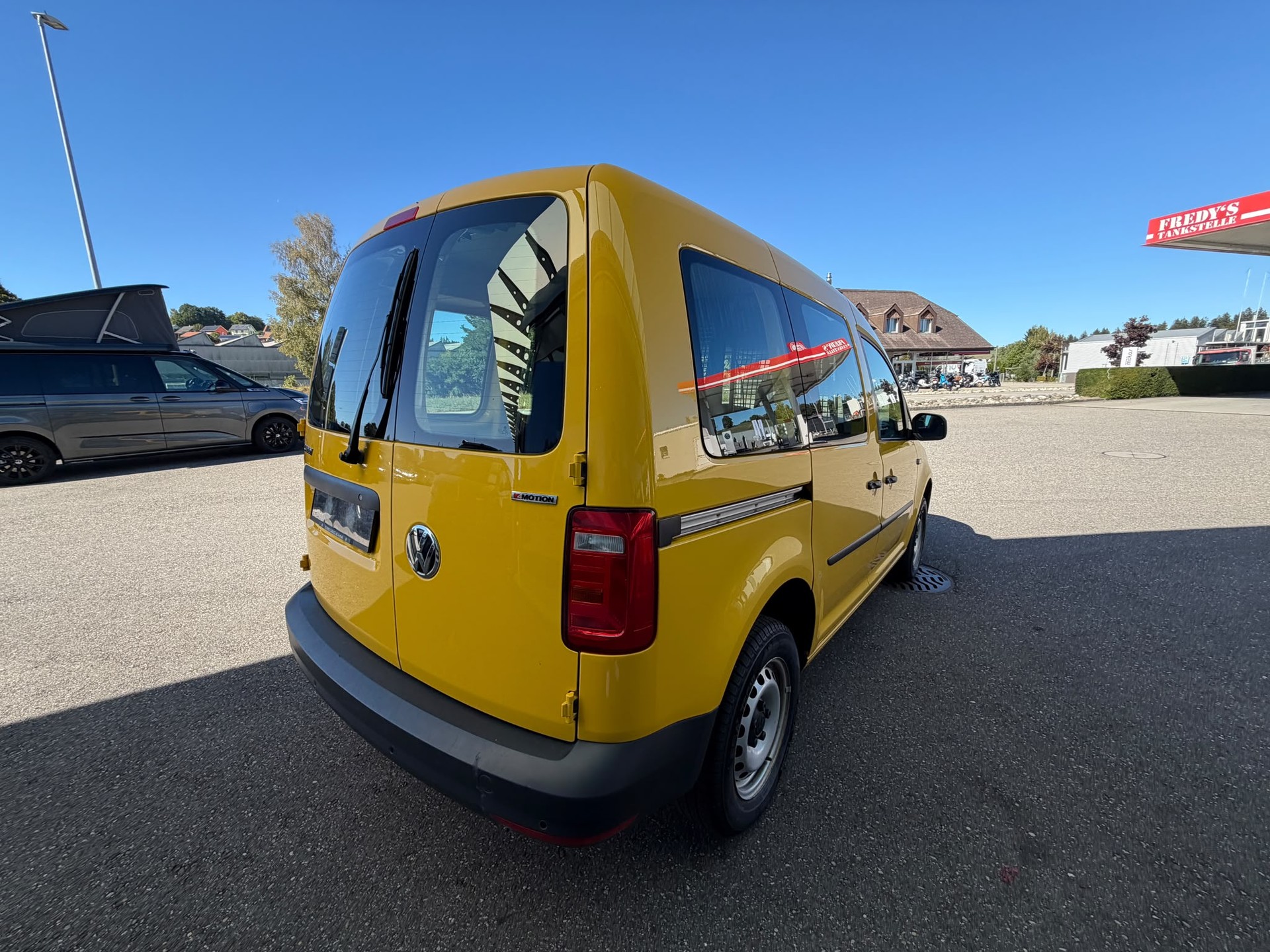 VW Caddy 2.0TDI 4Motion BlueMotion Technology 4x4 Handschaltung-image-4
