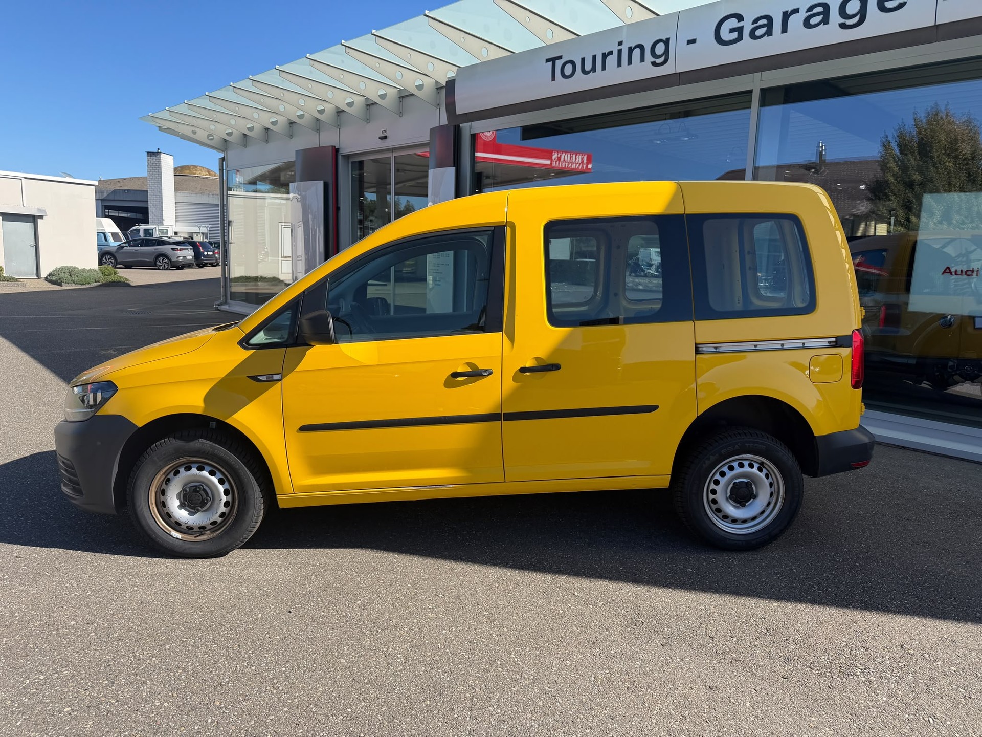 VW Caddy 2.0TDI 4Motion BlueMotion Technology 4x4 Handschaltung-image-1