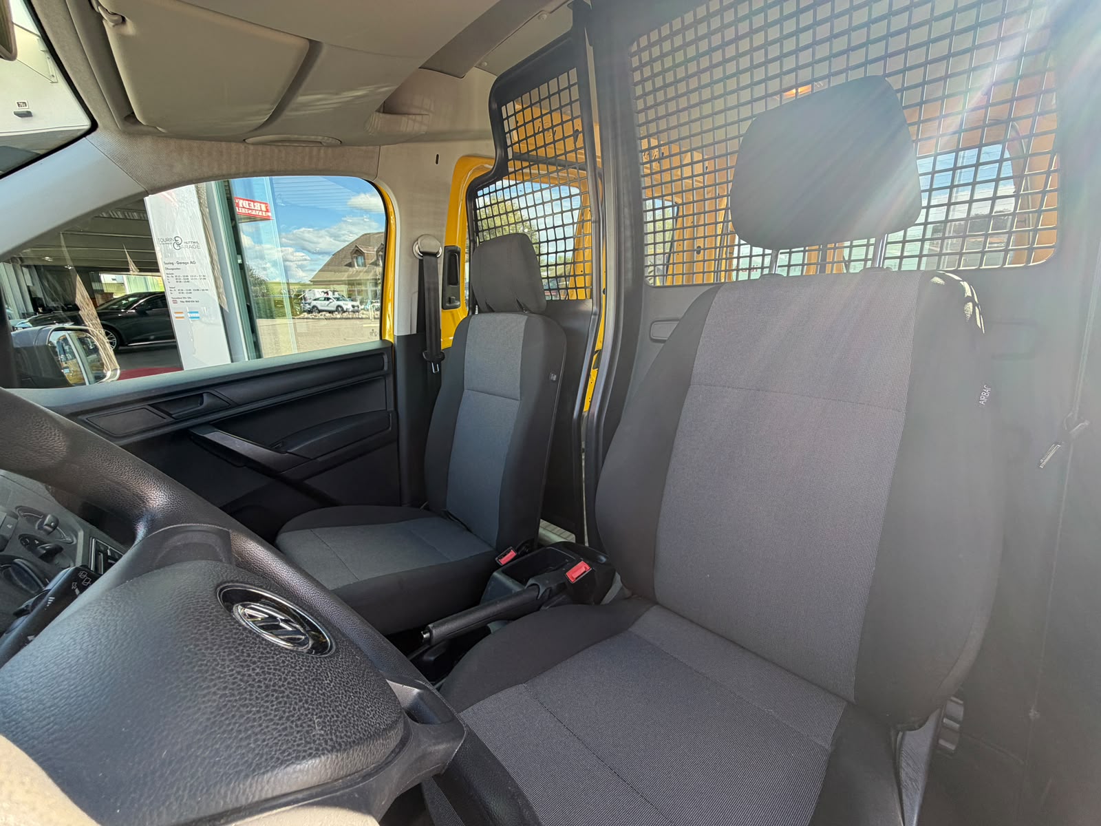VW Caddy 2.0TDI 4Motion BlueMotion Technology-image-11