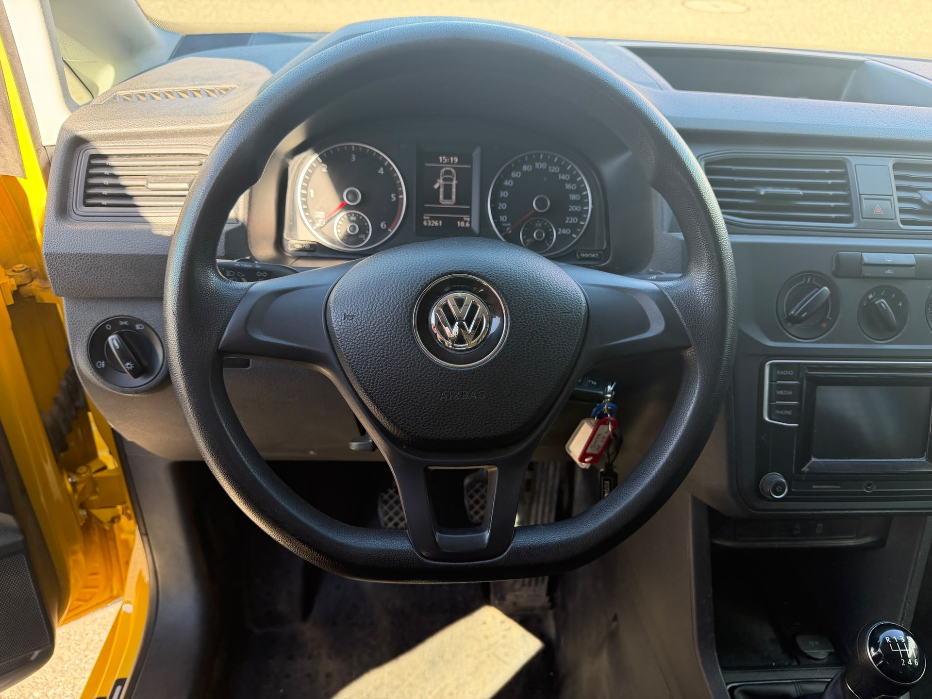 VW Caddy 2.0TDI 4Motion BlueMotion Technology 4x4 Handschaltung-image-12