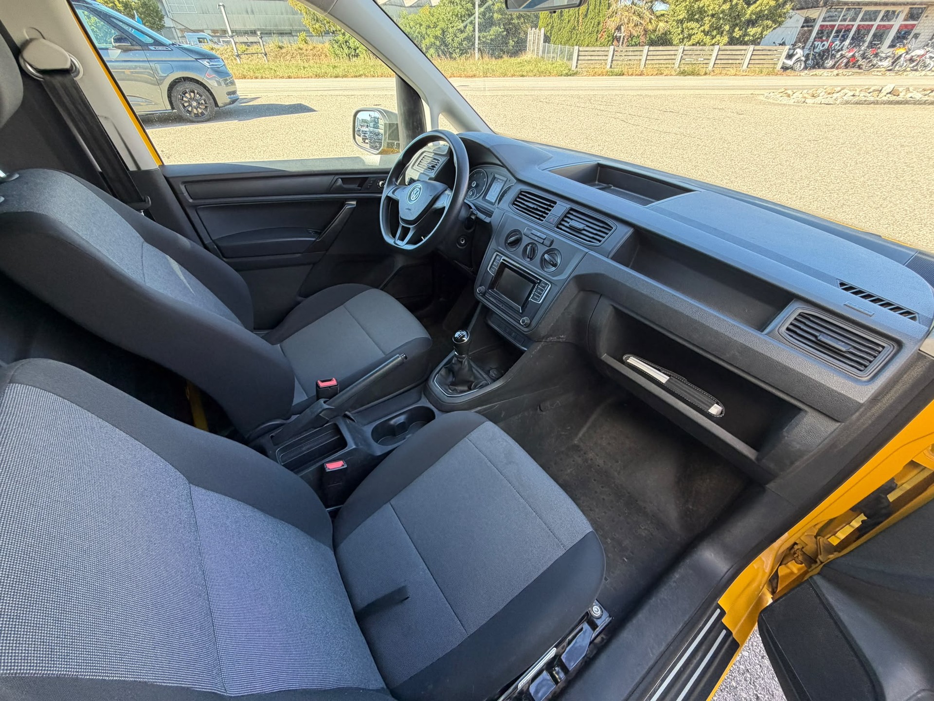 VW Caddy 2.0TDI 4Motion BlueMotion Technology 4x4 Handschaltung-image-17
