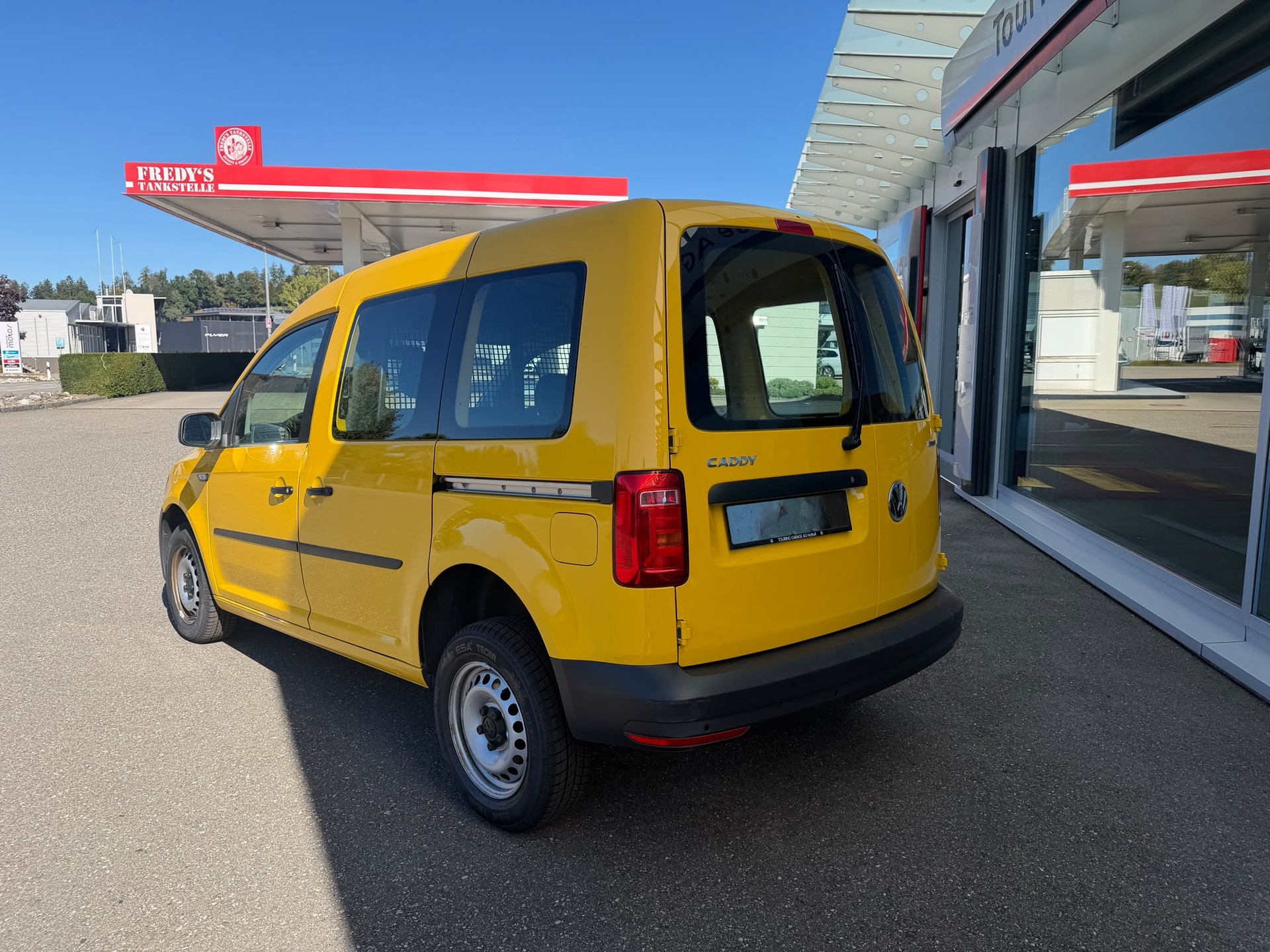 VW Caddy 2.0TDI 4Motion BlueMotion Technology 4x4 Handschaltung-image-2