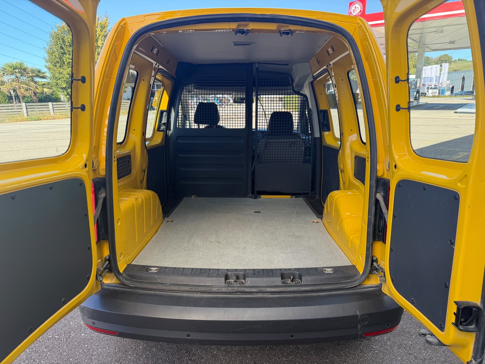 VW Caddy 2.0TDI 4Motion BlueMotion Technology 4x4 Handschaltung-image-21