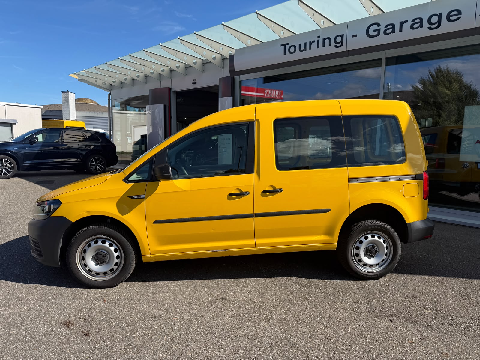 VW Caddy 2.0TDI 4Motion BlueMotion Technology-image-1
