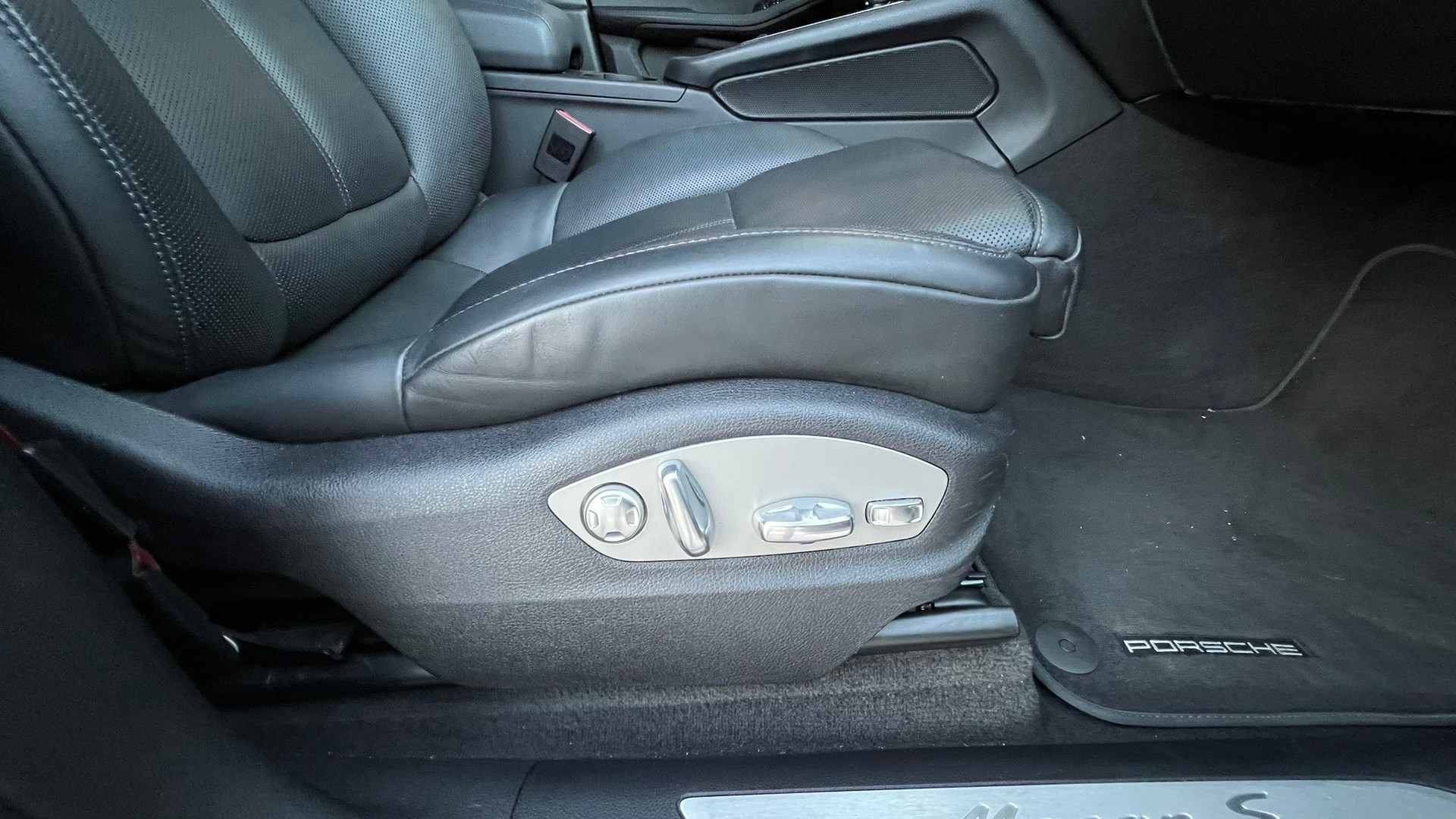 PORSCHE MACAN S PDK l 380 PS-image-23