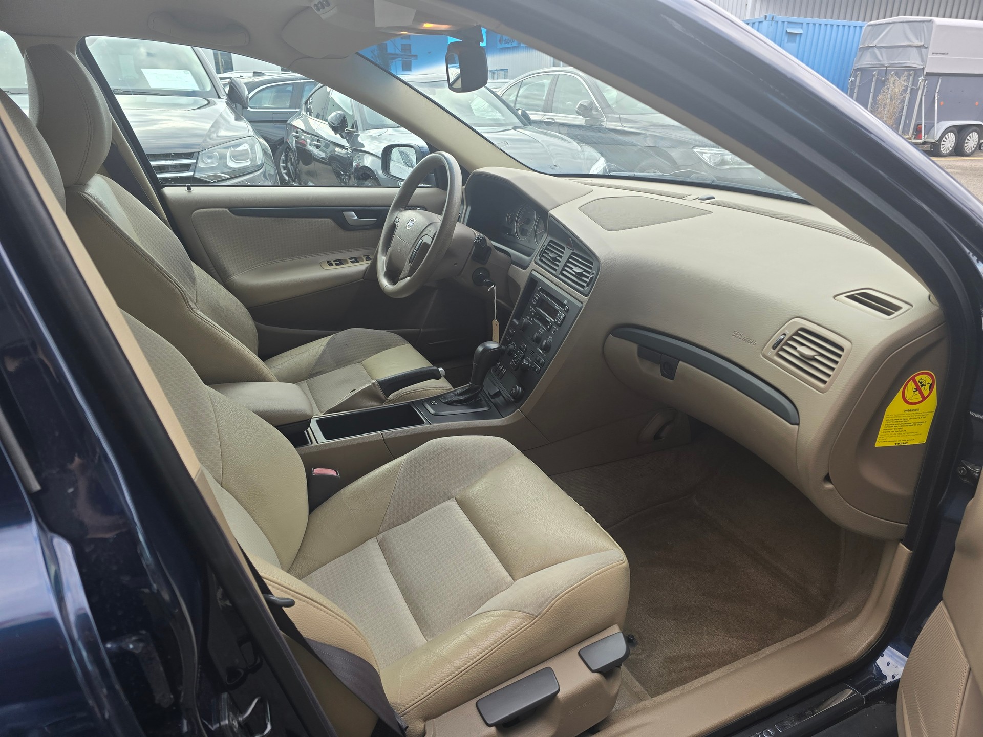 VOLVO V70 2.5T-image-12