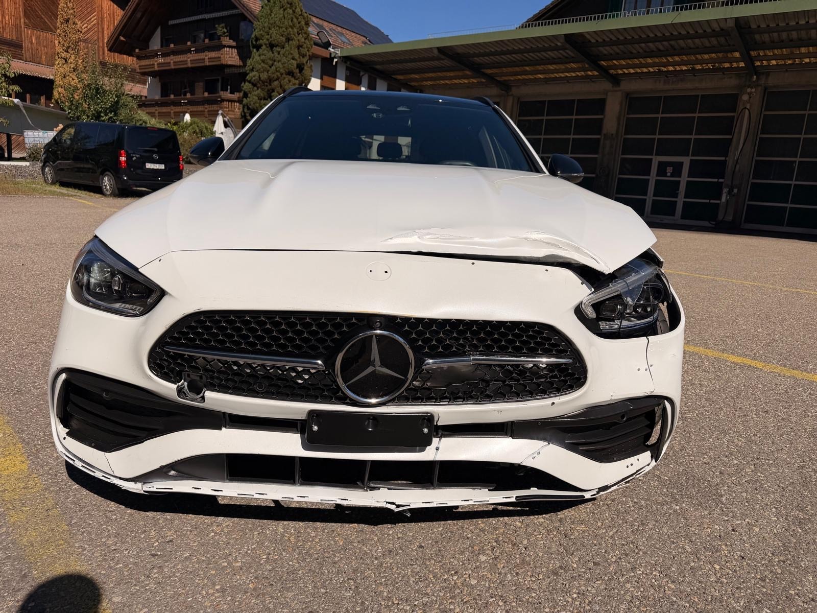 MERCEDES-BENZ C 220 d T 4Matic AMG Line-image-6