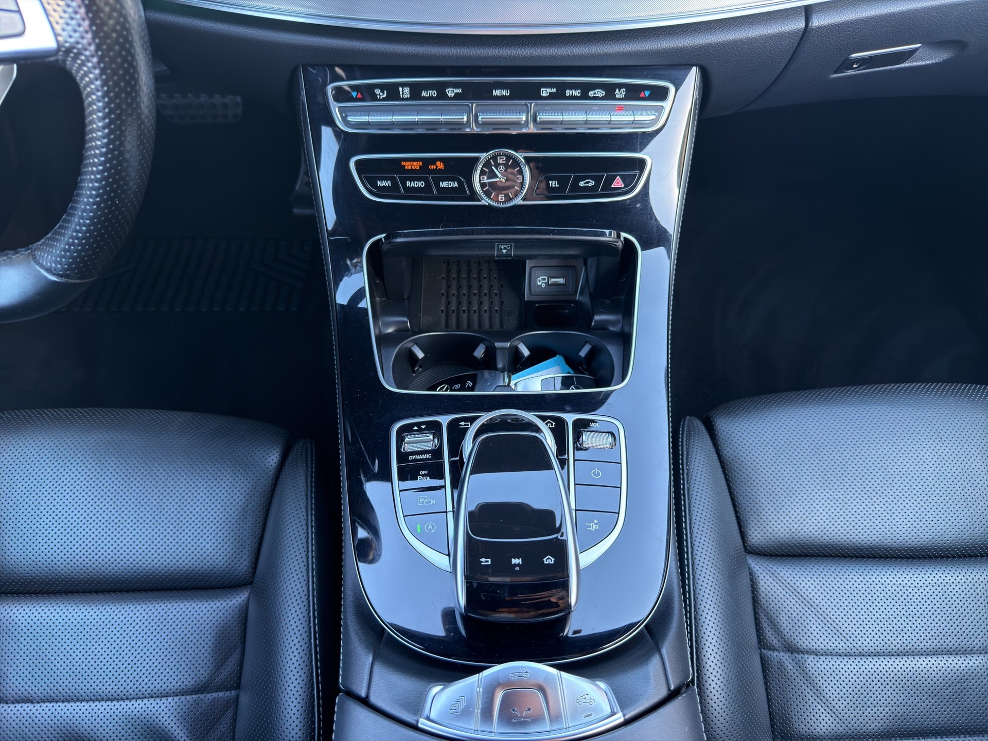 MERCEDES-BENZ E 350 d Cabriolet AMG Line 4 Matic 9G-Tronic-image-17