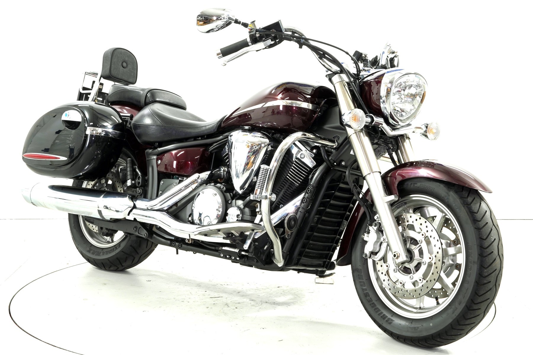 YAMAHA XVS 1300 ABS-showroom-element-1