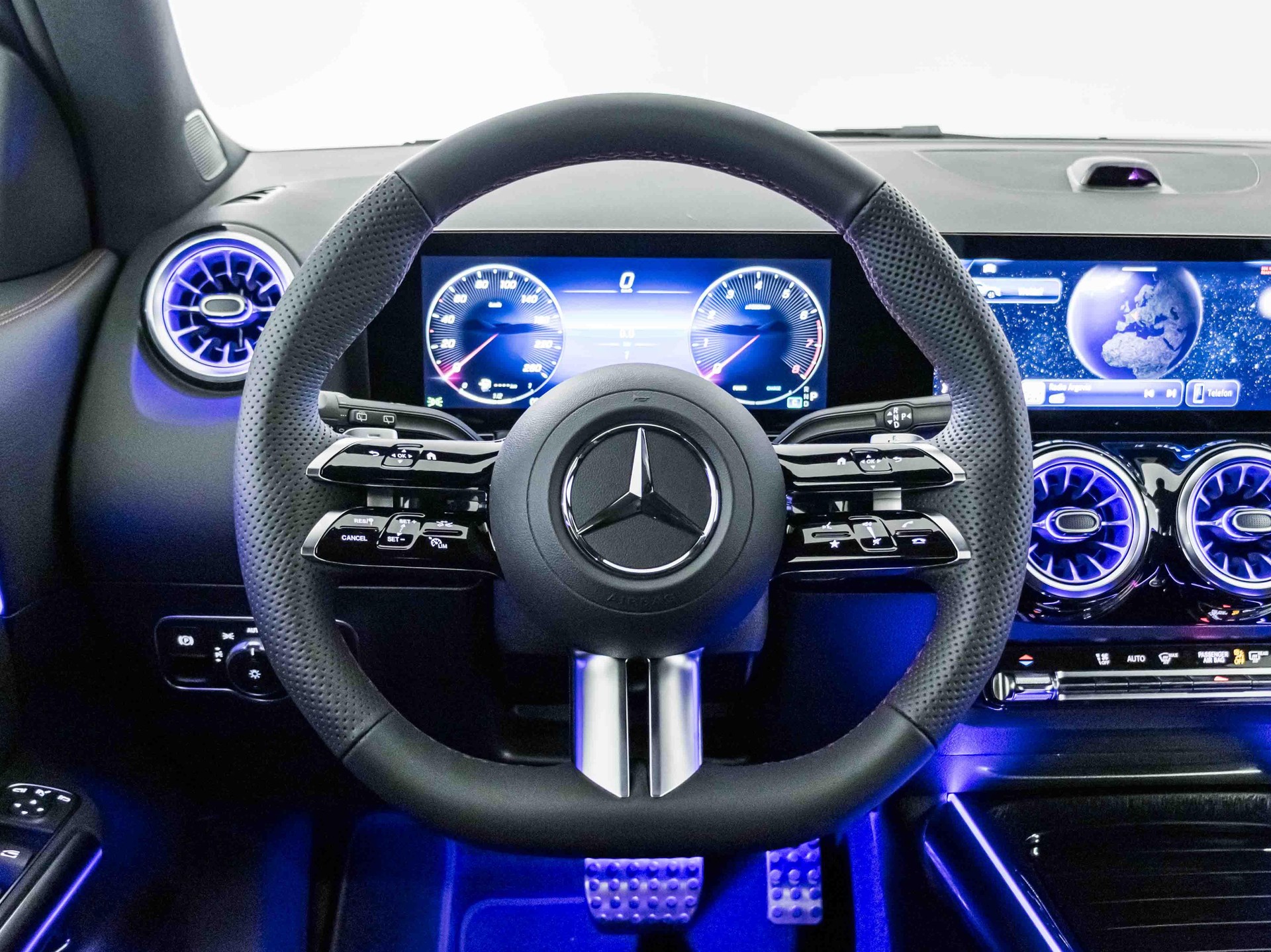 MERCEDES-BENZ GLA 200 Night Star-image-9
