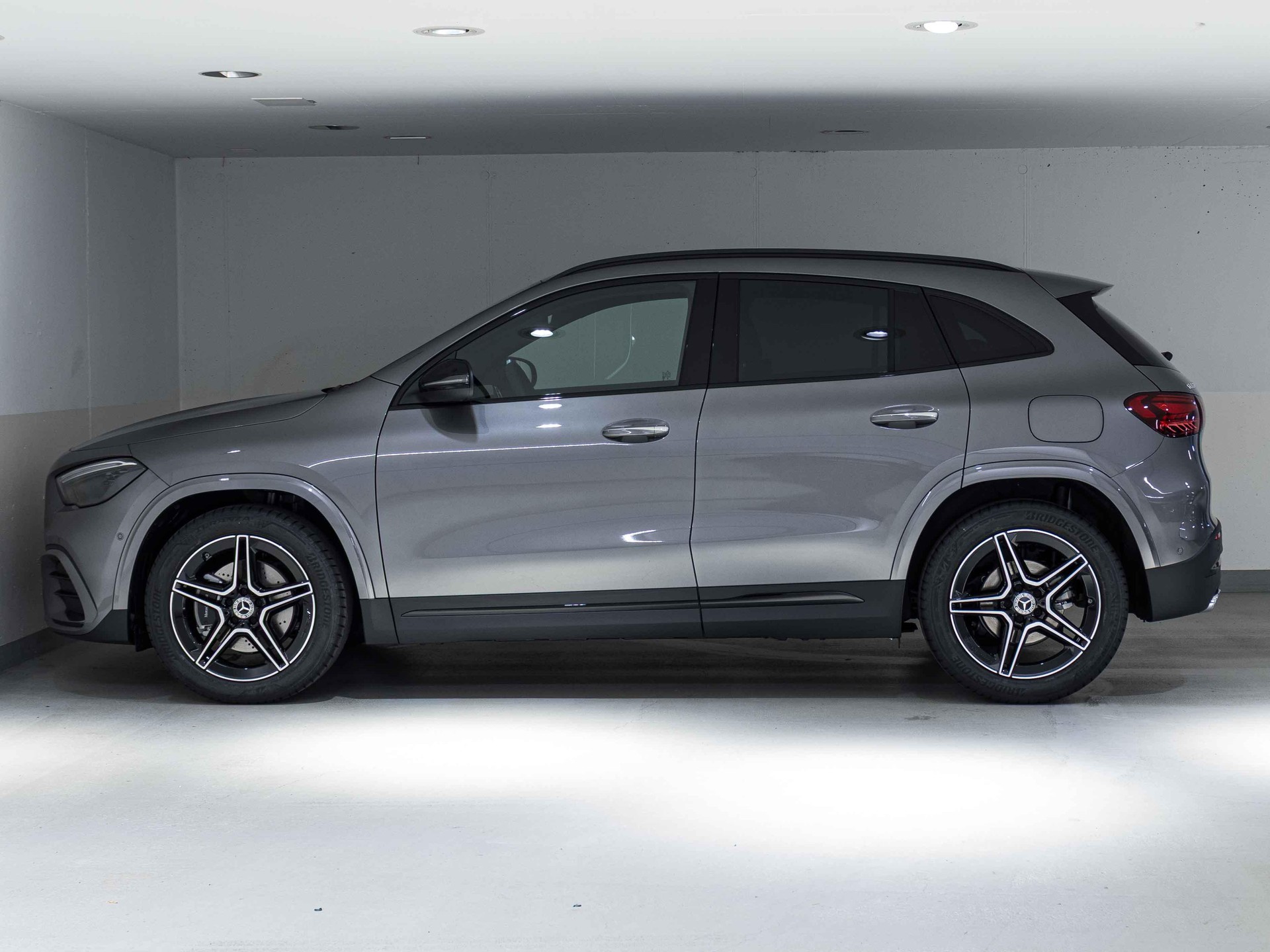 MERCEDES-BENZ GLA 200 Night Star-image-4
