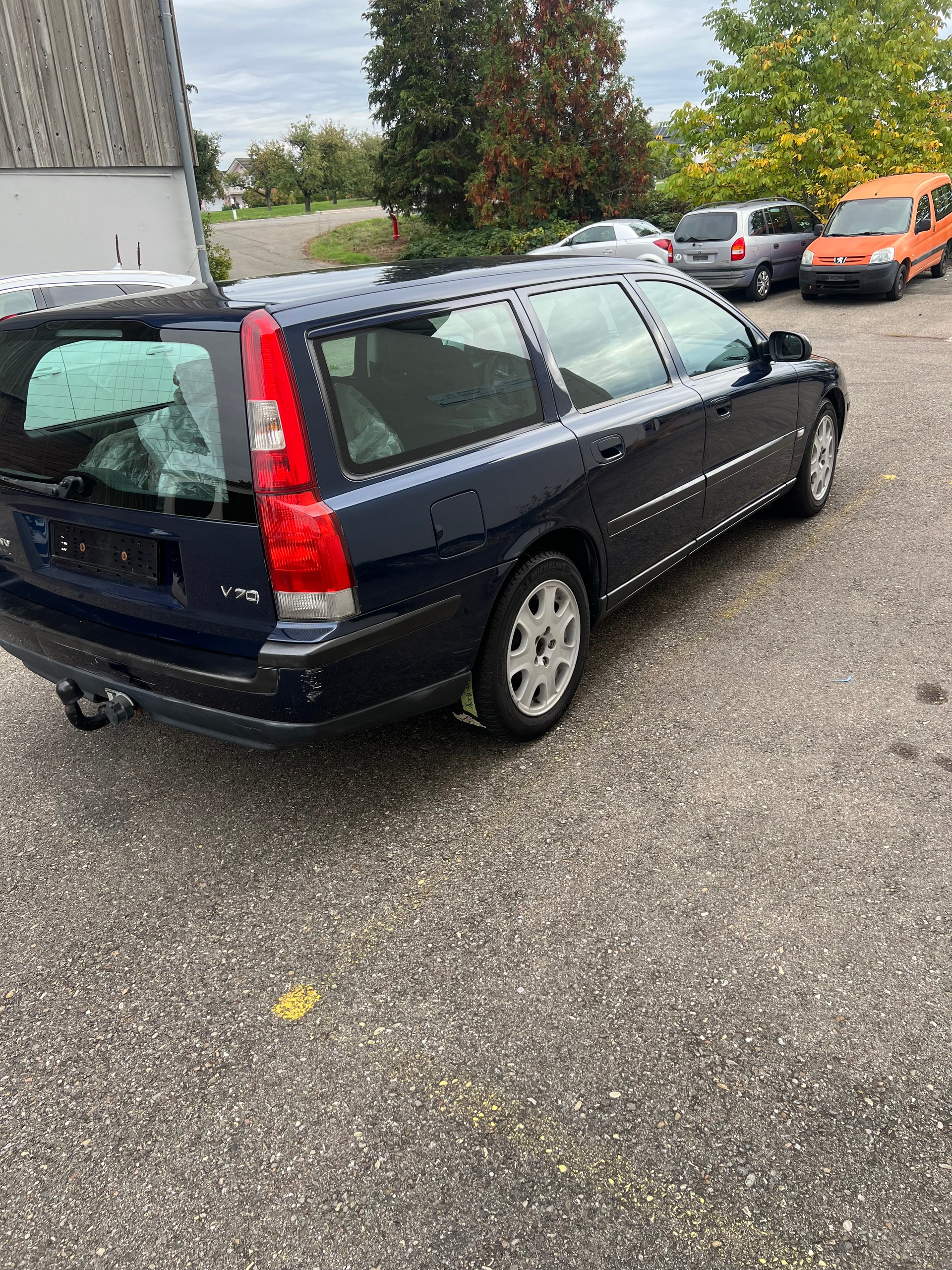 VOLVO V70 2.4-image-4