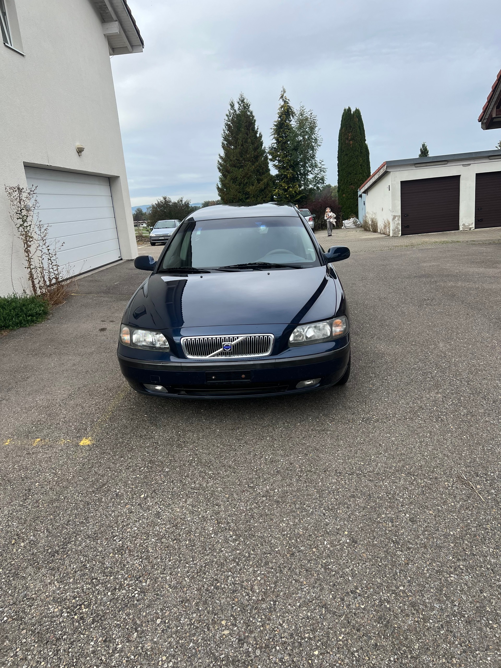 VOLVO V70 2.4-image-0
