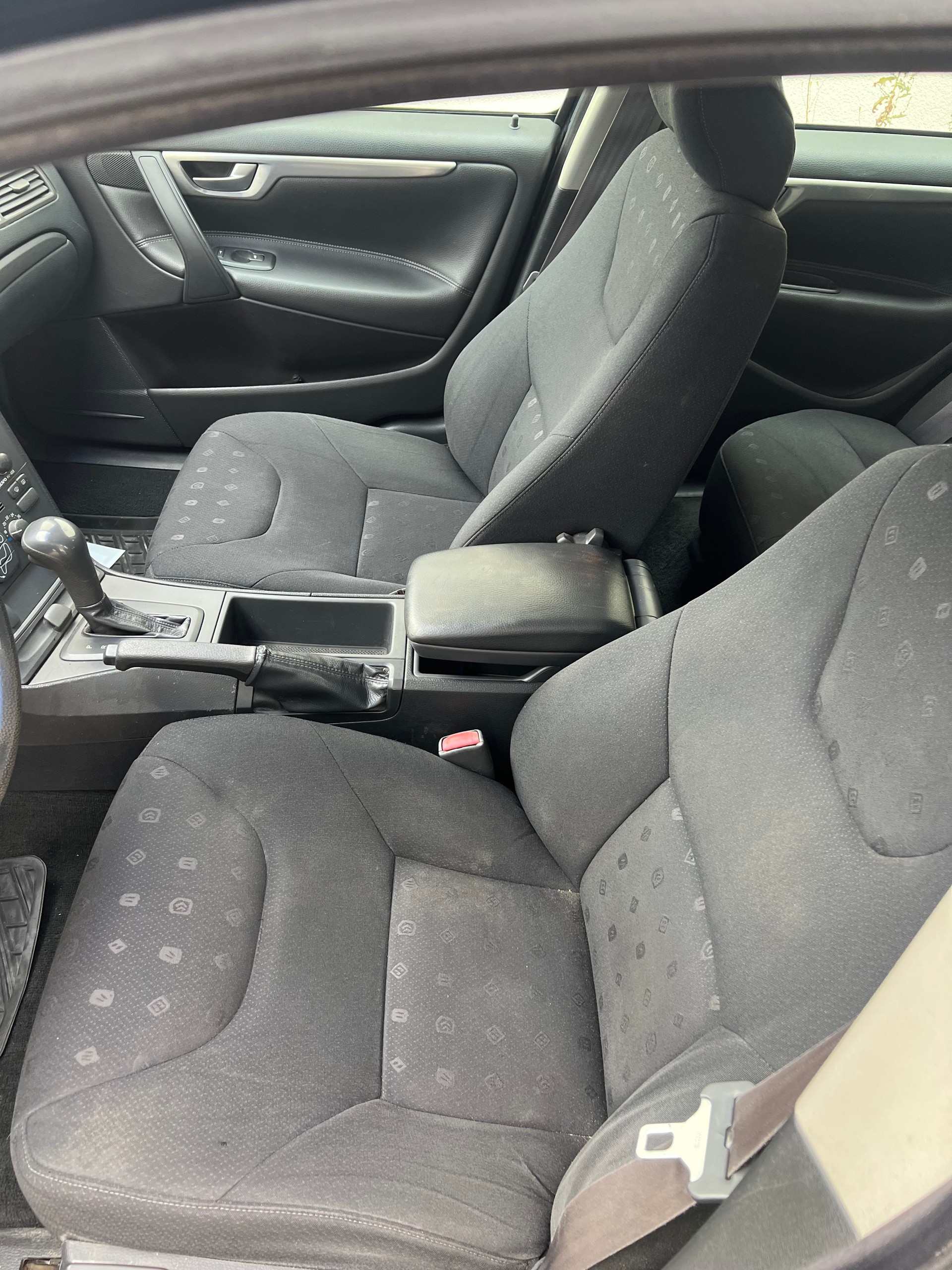VOLVO V70 2.4-image-6