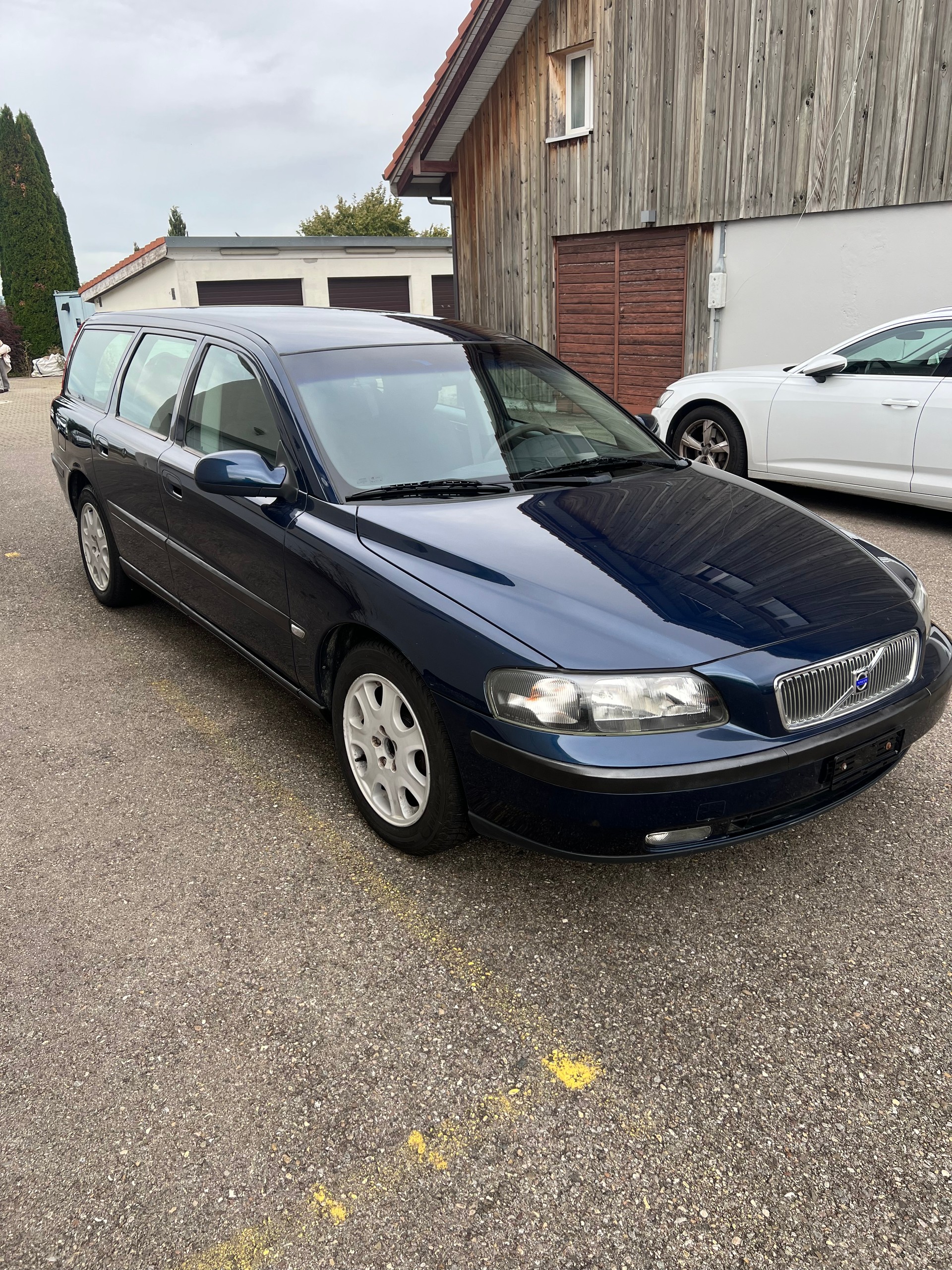 VOLVO V70 2.4-image-5