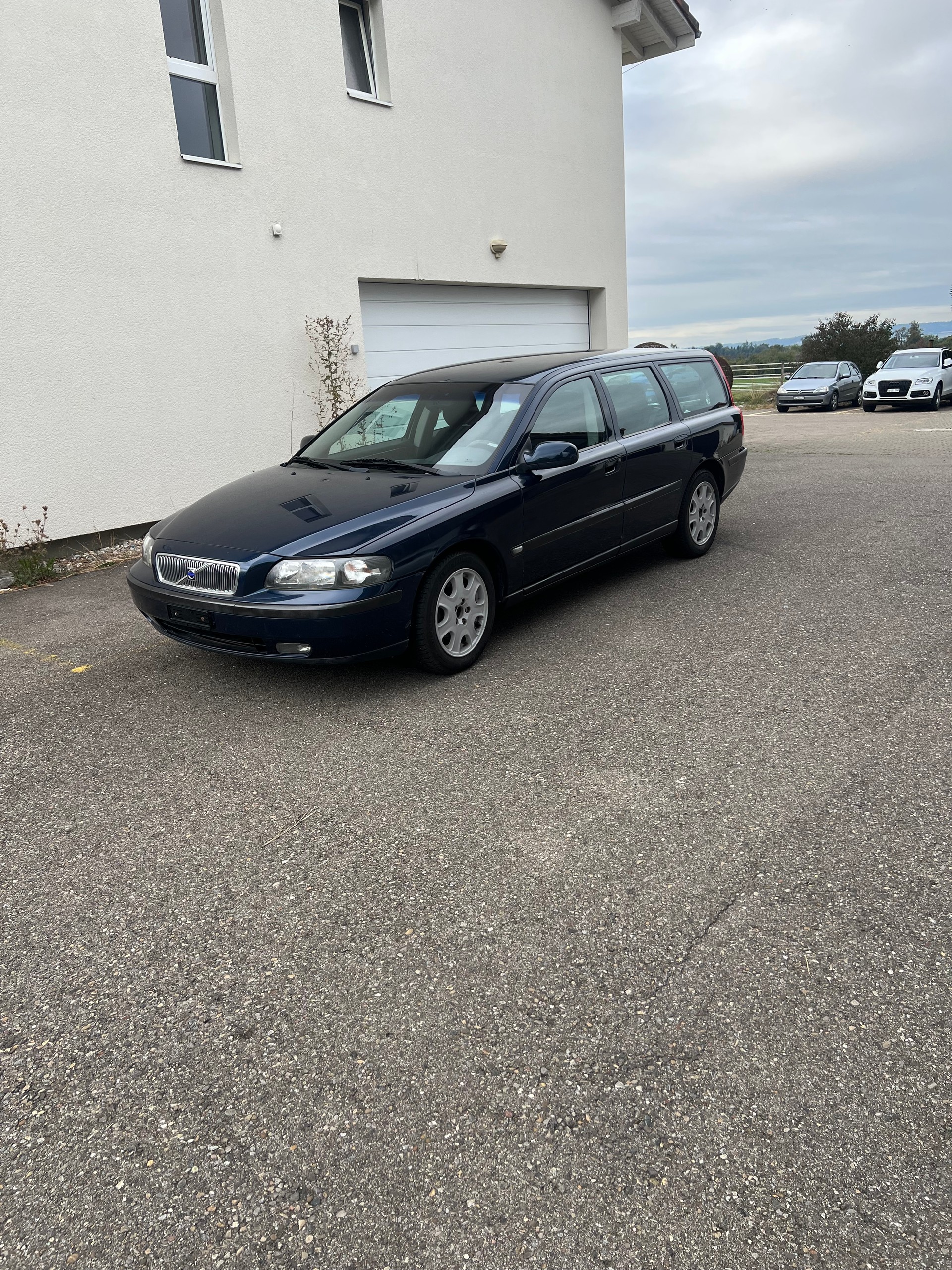 VOLVO V70 2.4-image-1