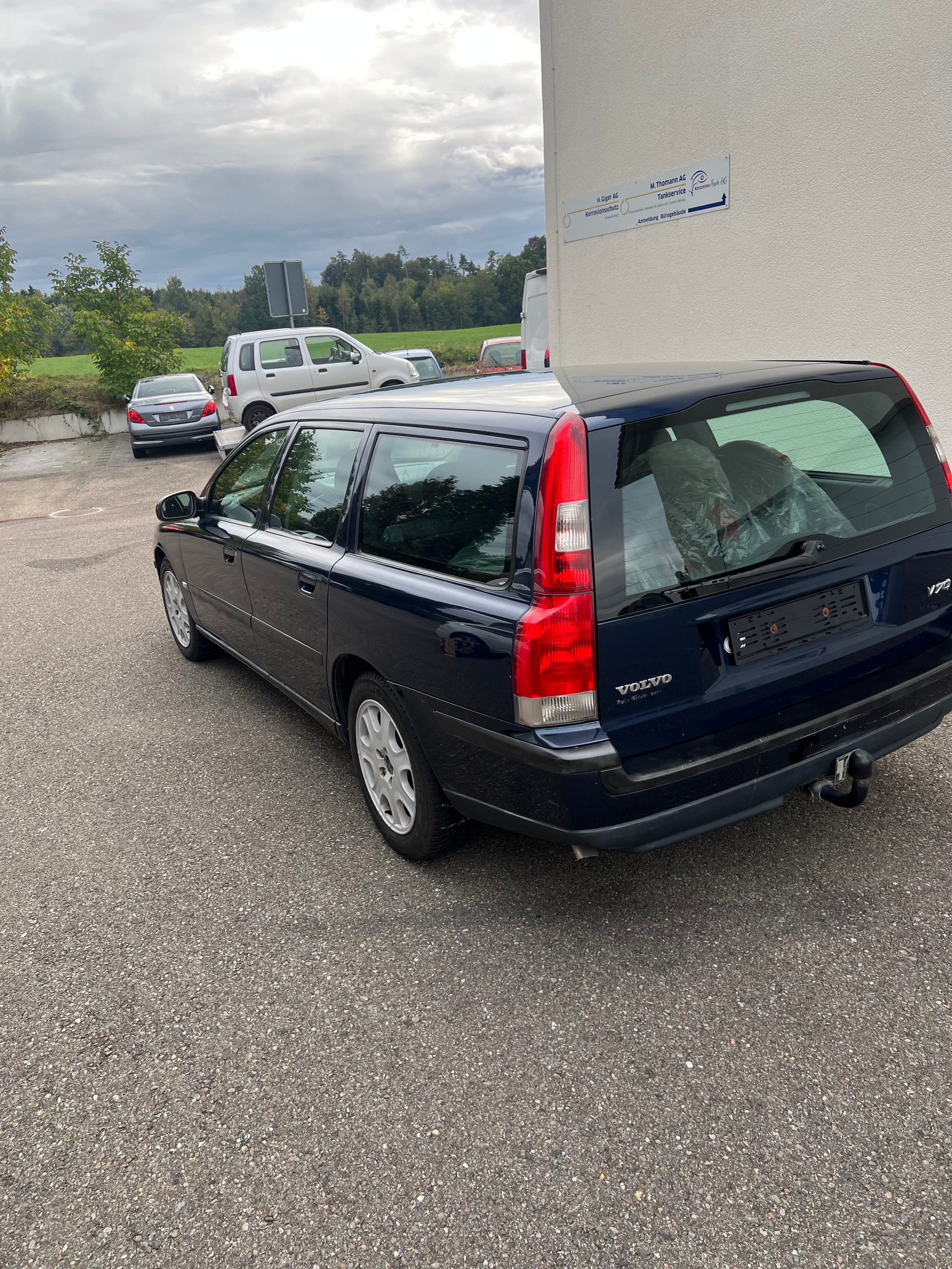 VOLVO V70 2.4-image-2