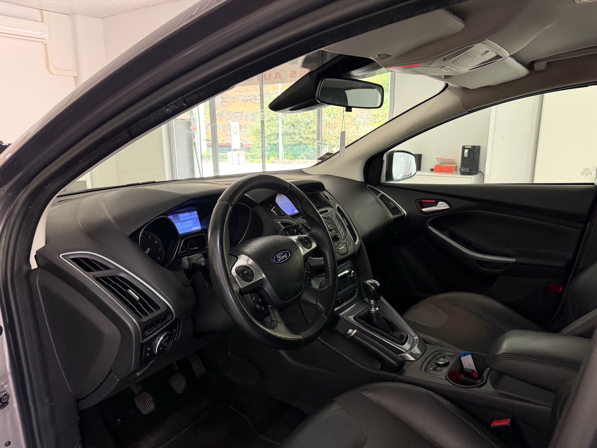FORD Focus 1.6 SCTi Titanium-image-6
