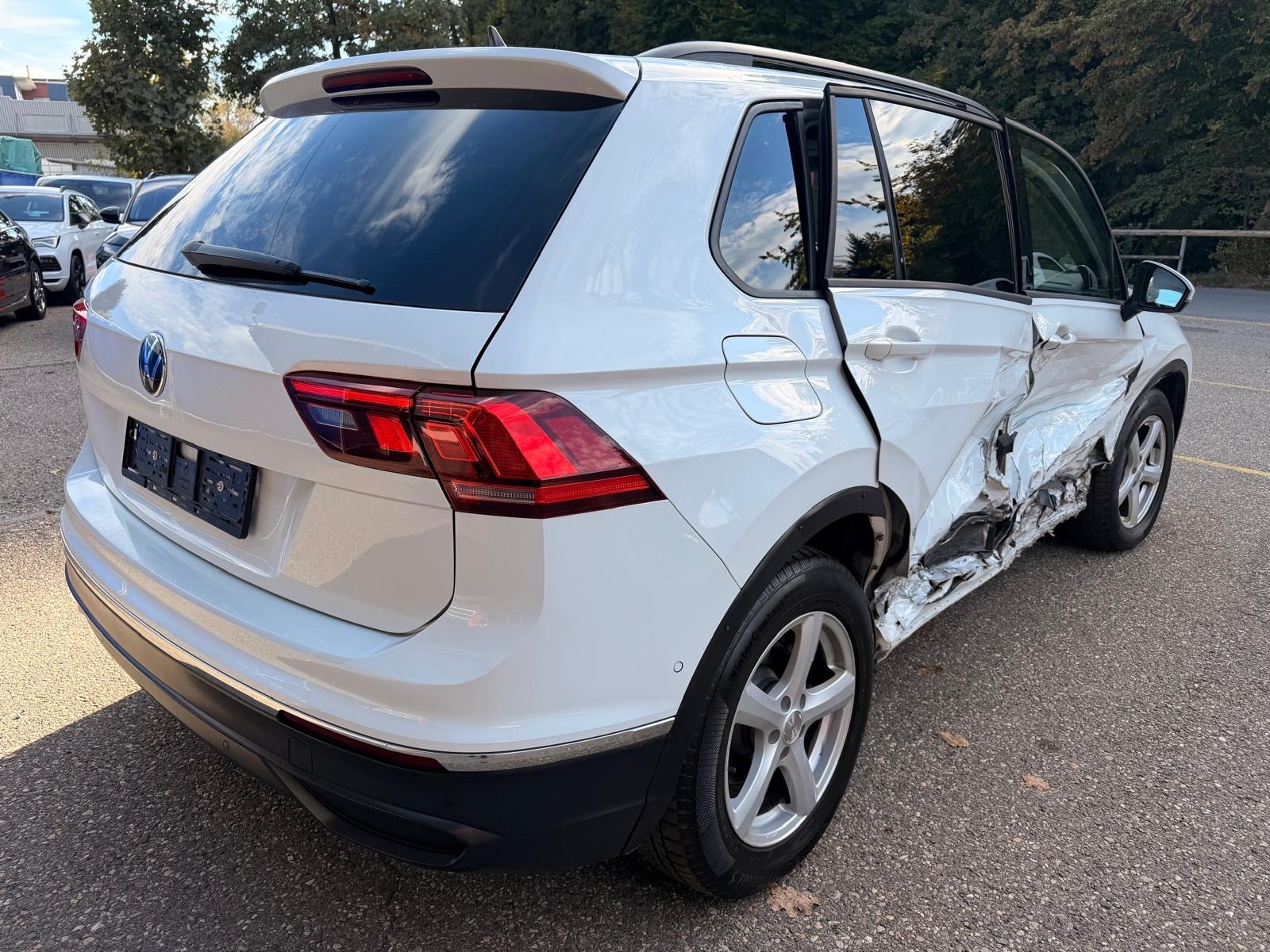 VW Tiguan 2.0 TDI SCR Life 4Motion DSG-image-3