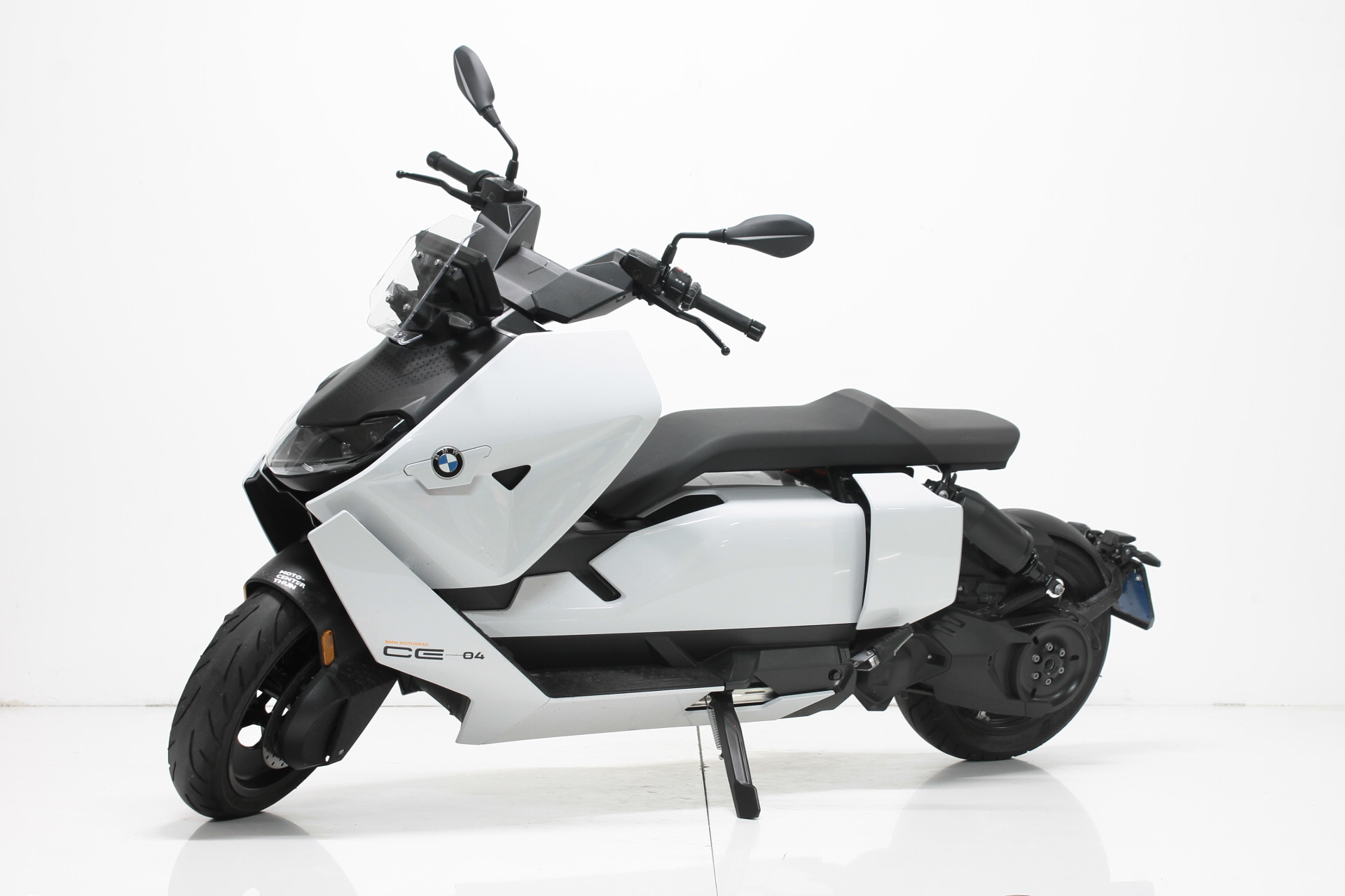 BMW CE 04-showroom-element-2
