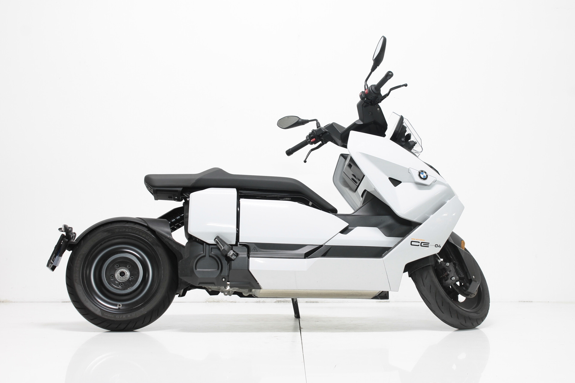 BMW CE 04-showroom-element-3