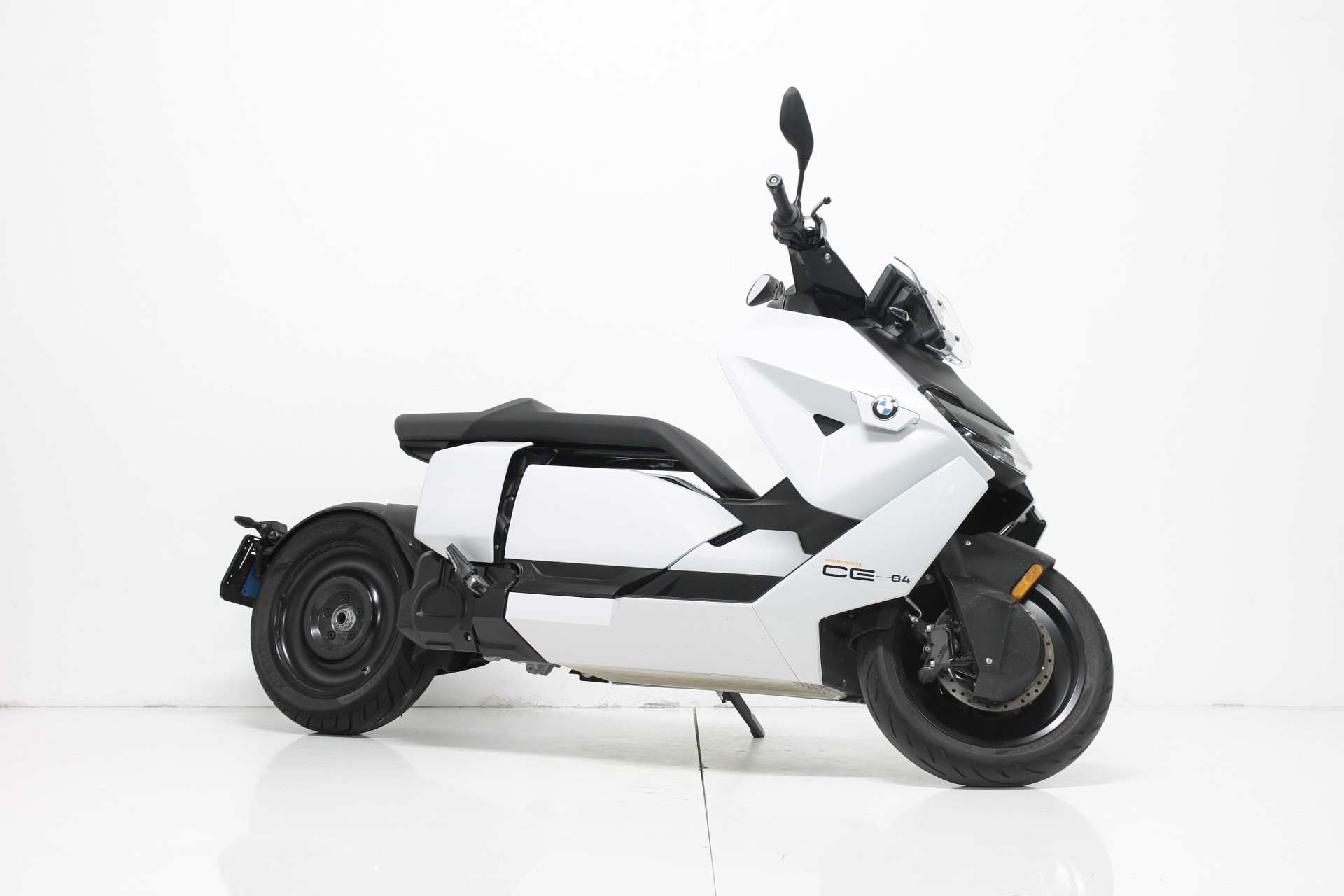 BMW CE 04