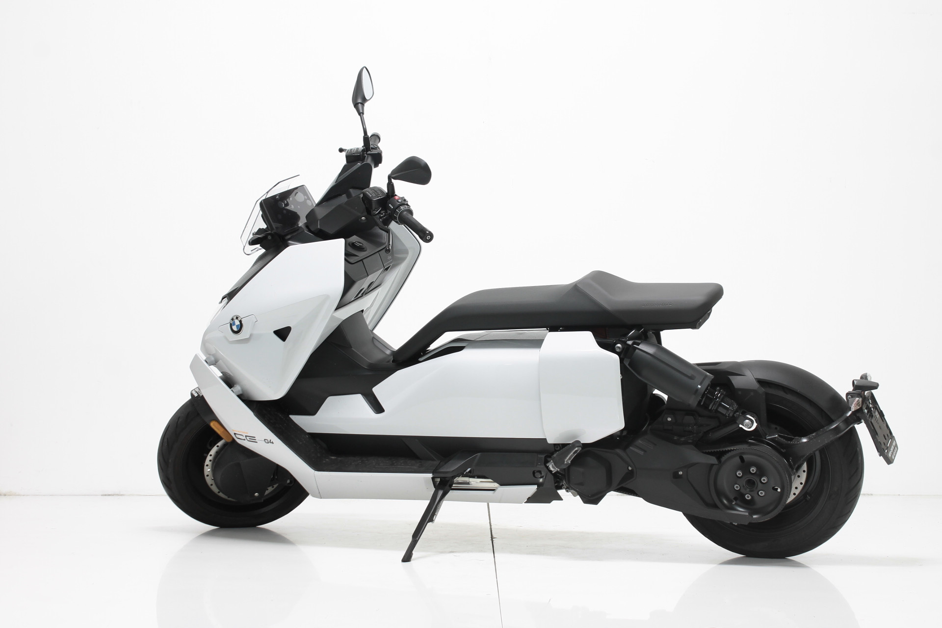 BMW CE 04-showroom-element-1
