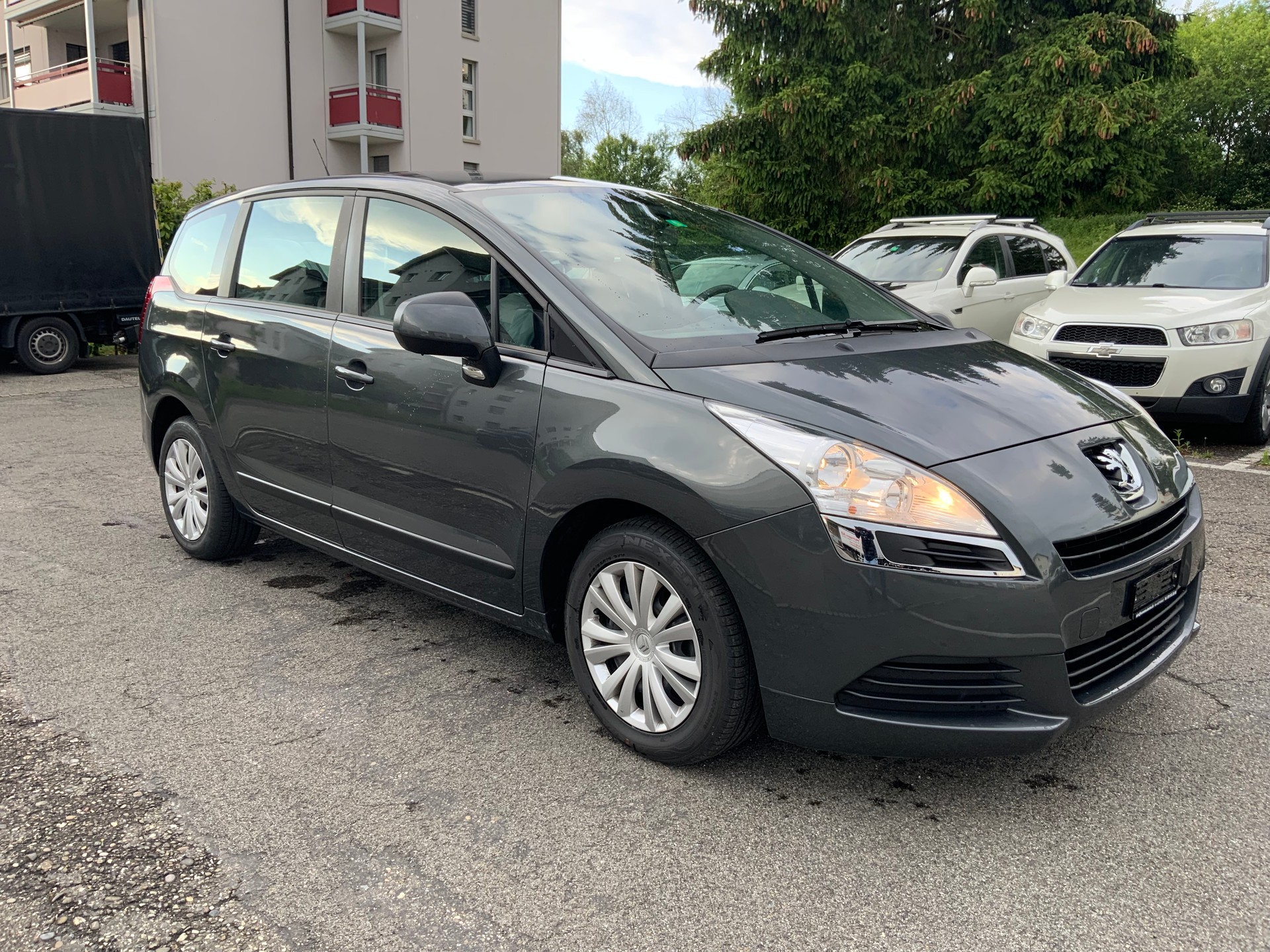 PEUGEOT 5008 1.6 16V VTI Sport-image-2