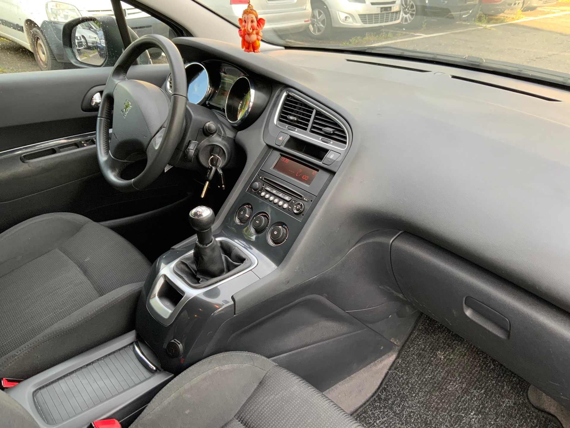 PEUGEOT 5008 1.6 16V VTI Sport-image-10