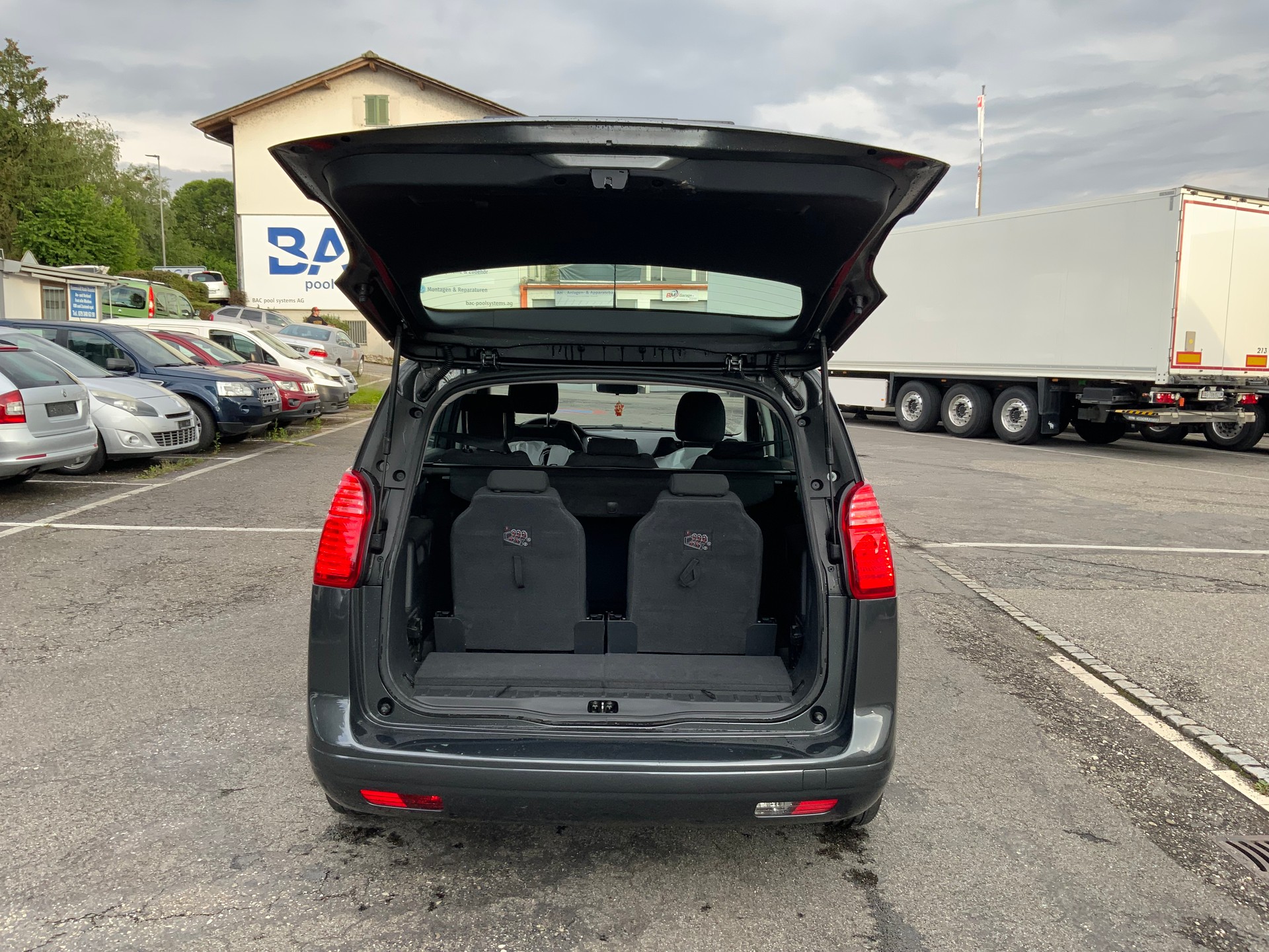 PEUGEOT 5008 1.6 16V VTI Sport-image-6