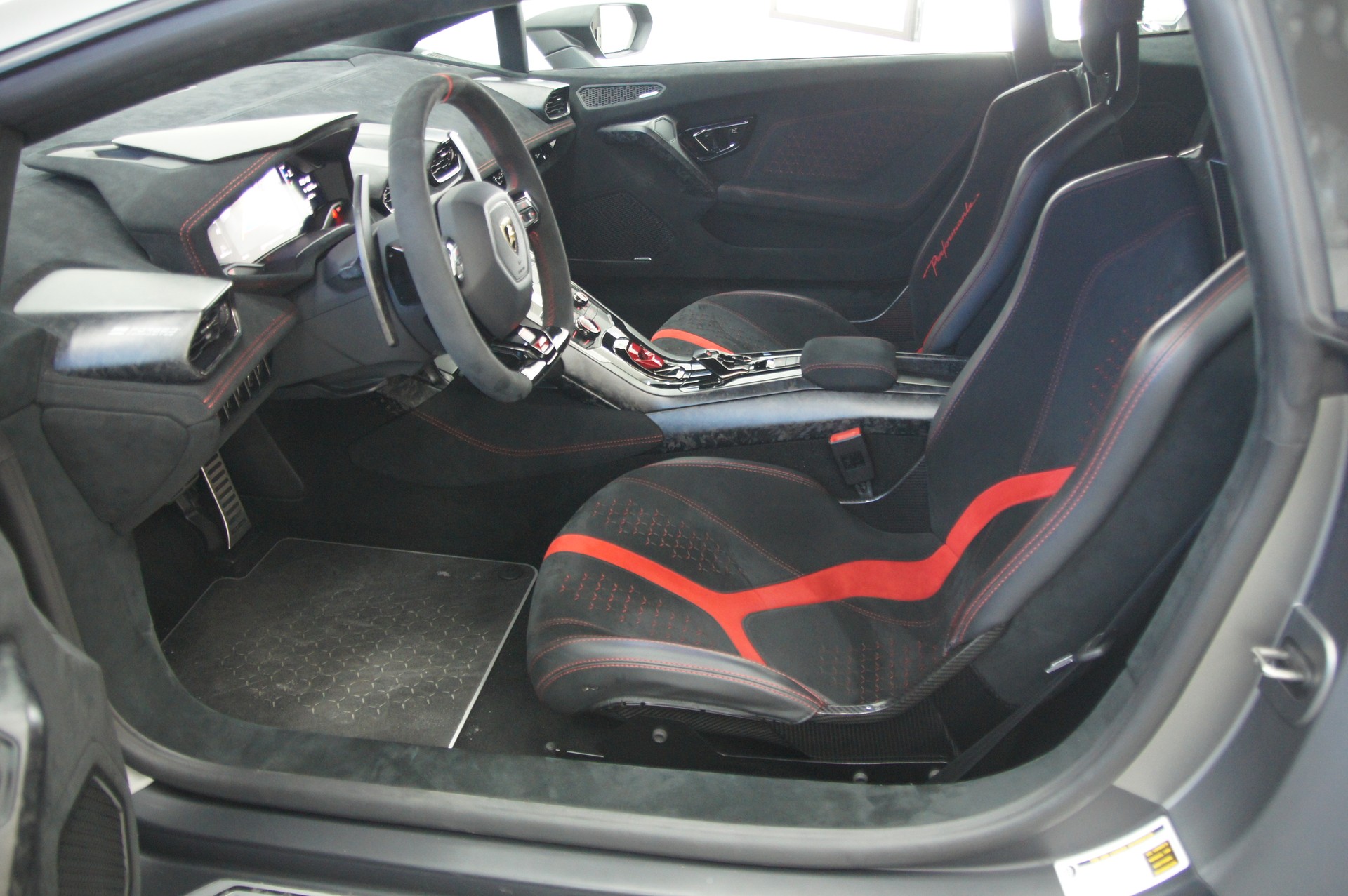 LAMBORGHINI Huracan LP640-4 Coupé Performante DCT-image-9