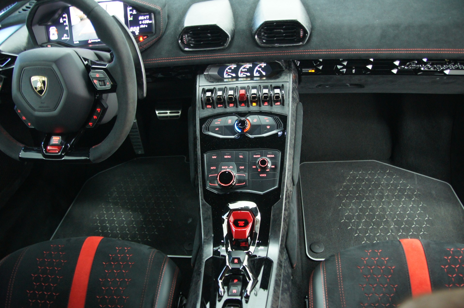 LAMBORGHINI Huracan LP640-4 Coupé Performante DCT-image-12