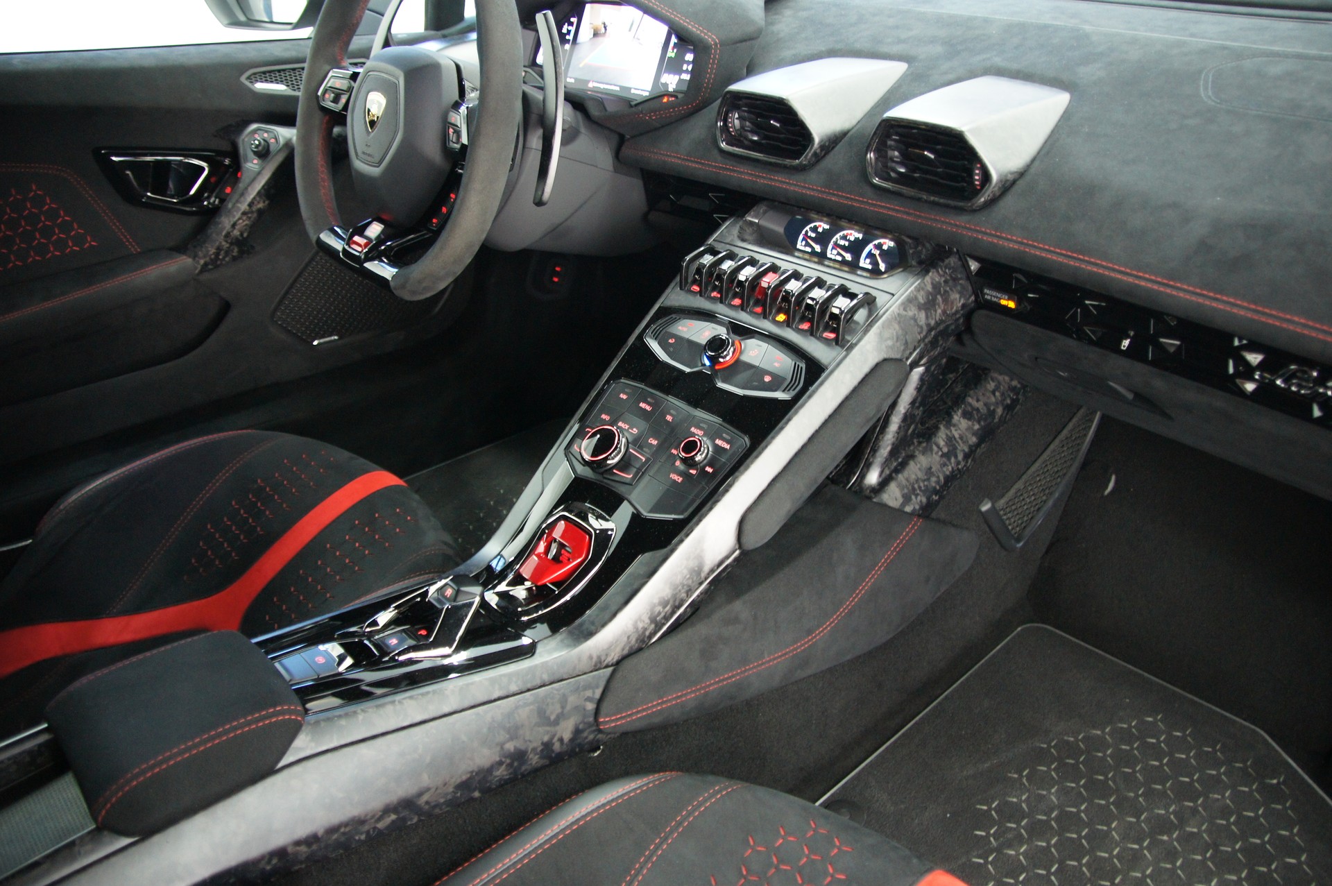 LAMBORGHINI Huracan LP640-4 Coupé Performante DCT-image-11
